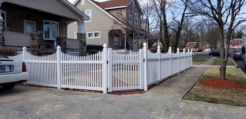 Vinyl Fence with Gate