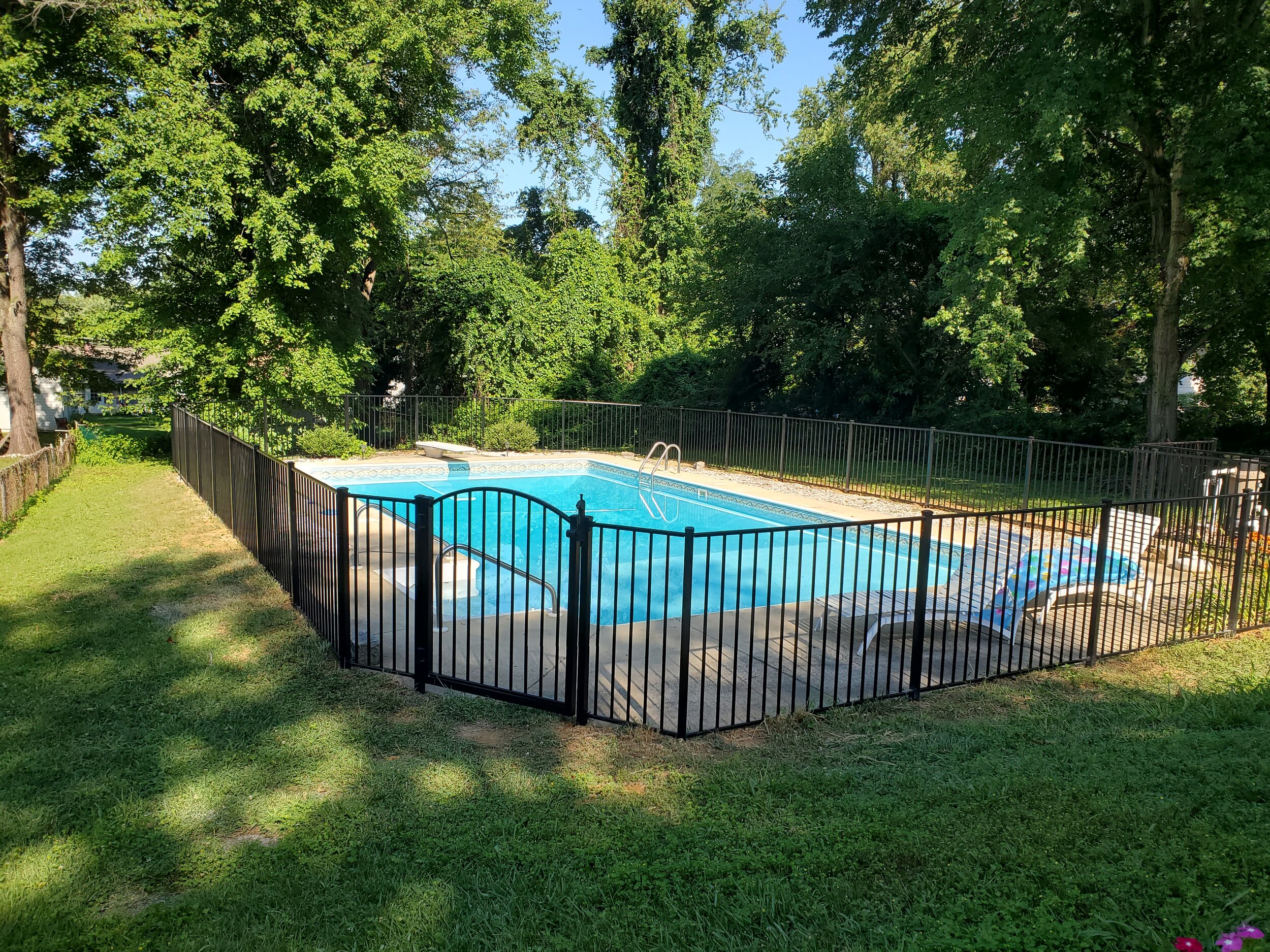 Aluminum Fence Around Pool