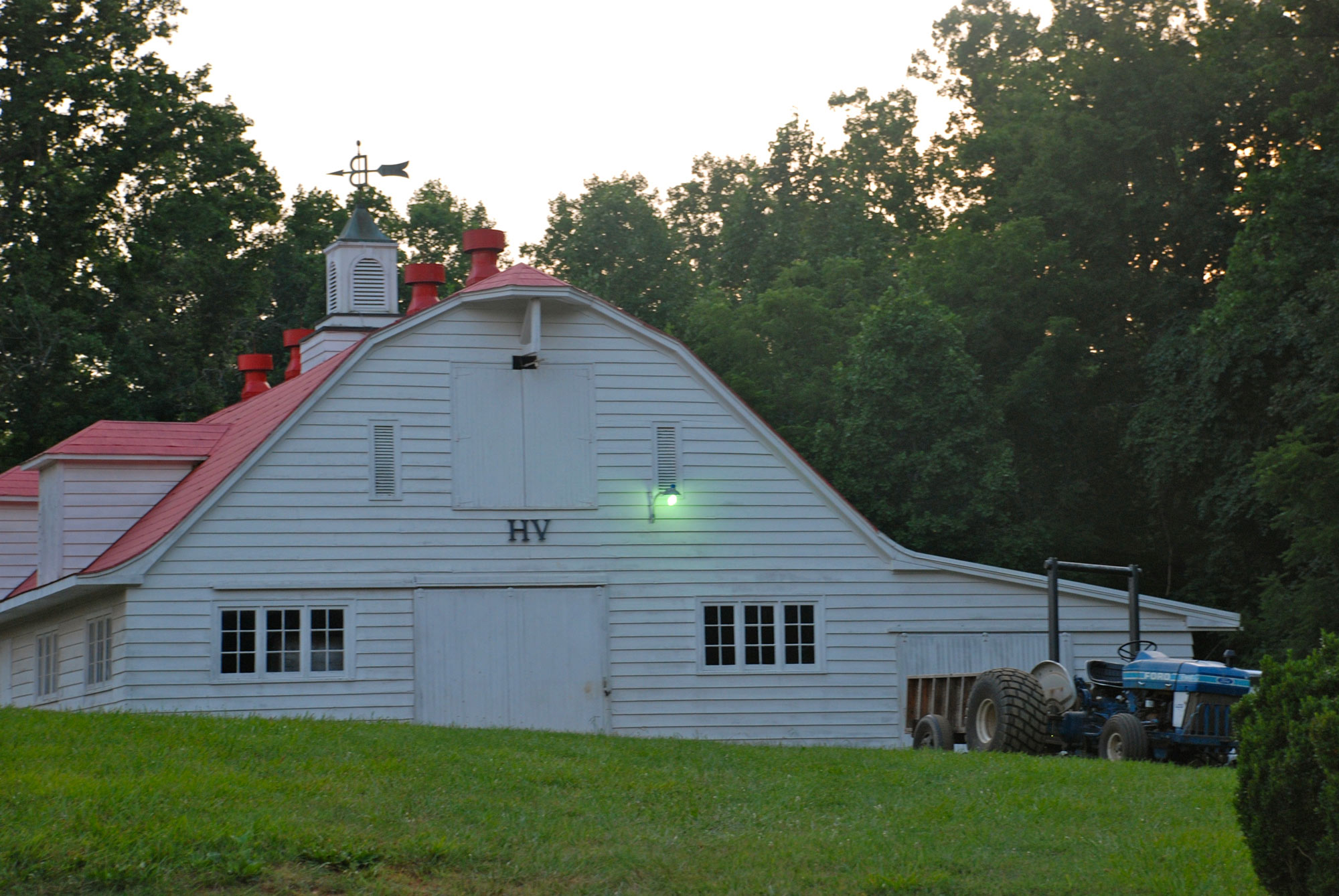 Hamlet-Vineyards-Barn.jpg