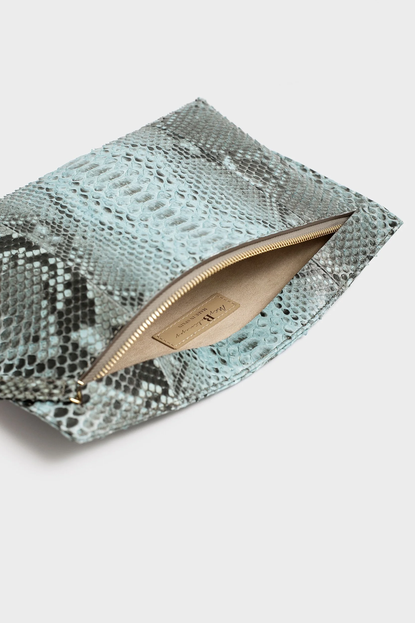 8312A4E6-B8F7-4812-9398-5769B1FF40AD