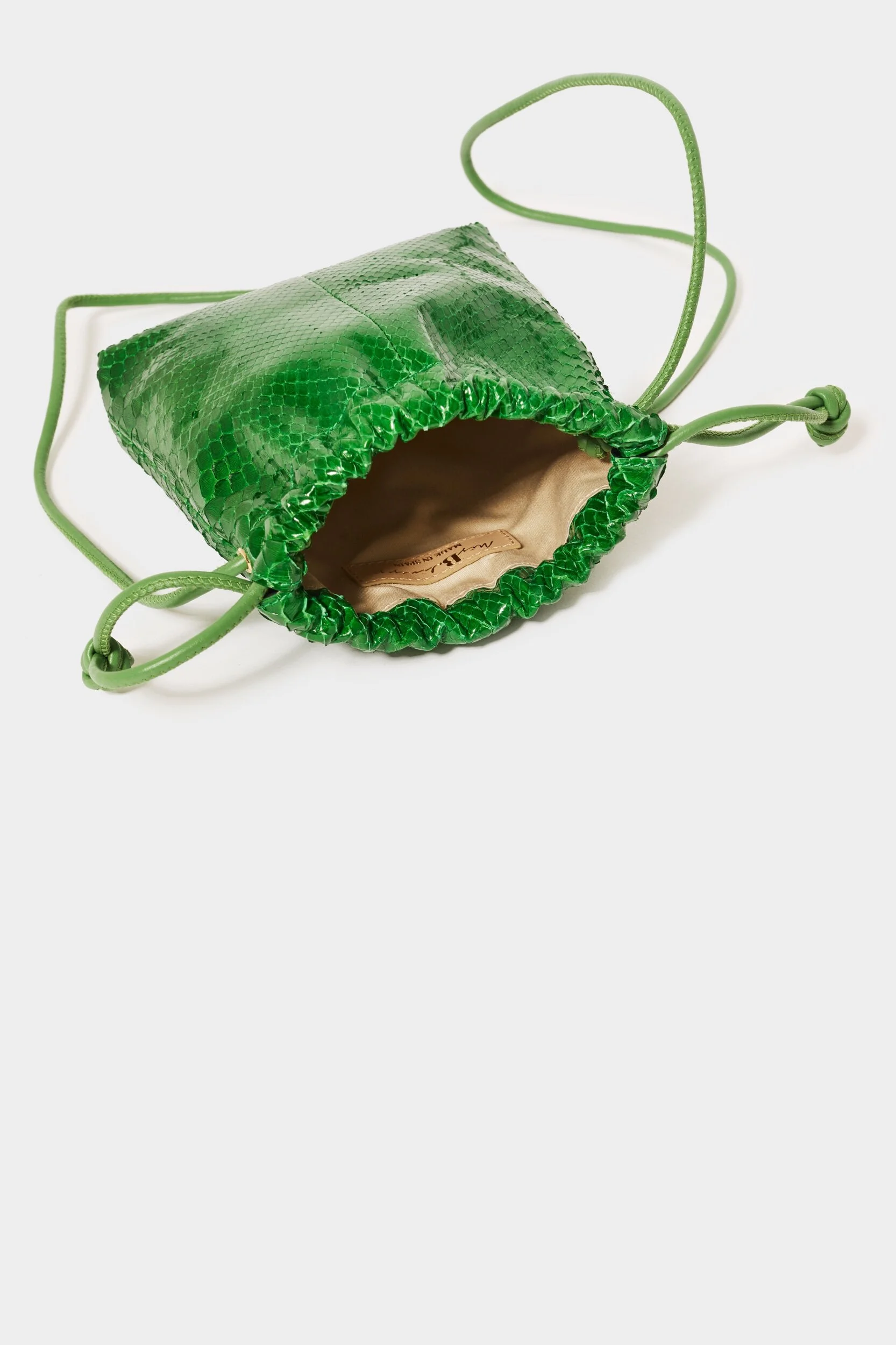 8C41AEDD-3A11-4723-8A96-BD2B06247DFB