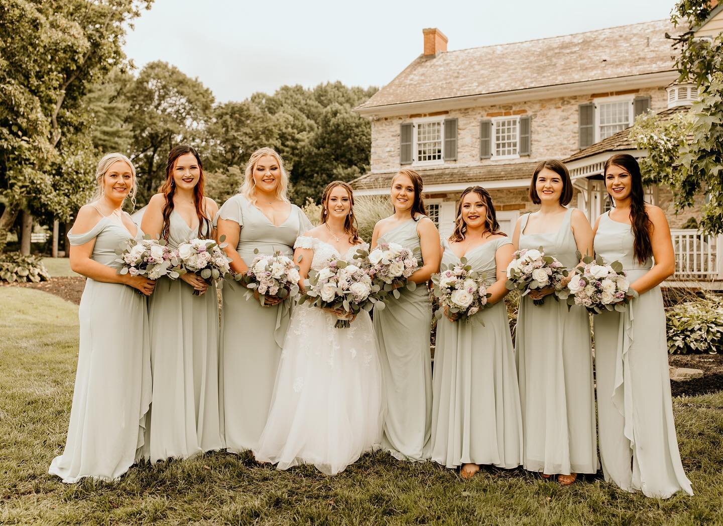 I loved these mint green dresses! 
It seems that all my weddings at @bluestoneestate the bridesmaids are normally wearing blue!!