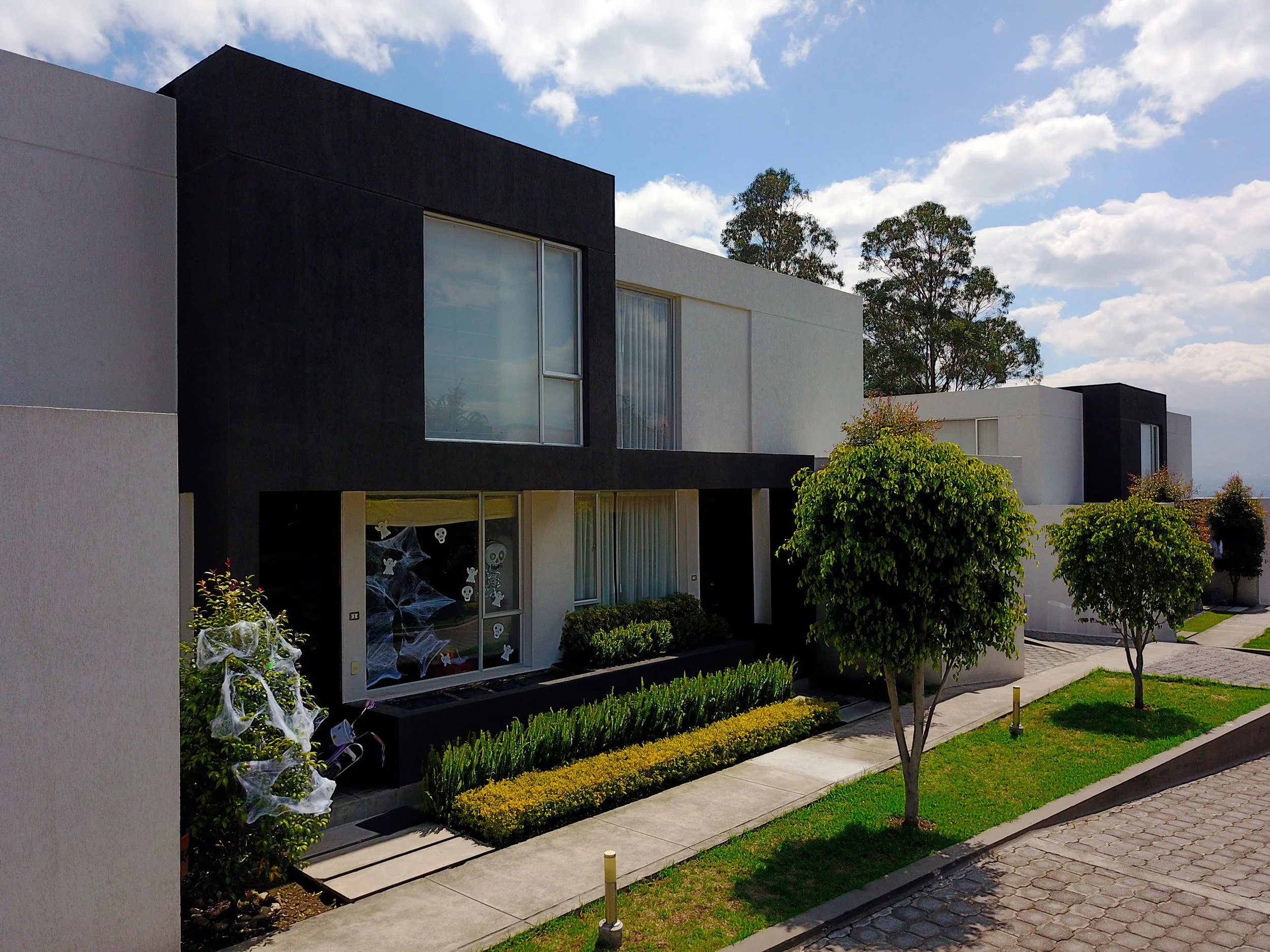   CASAS DAMU    DISEÑO:  PDARQS   CONSTRUCTOR:  PDARQS  FOTOGRAFIA: DIEGO BELTRAN BASTIDAS 