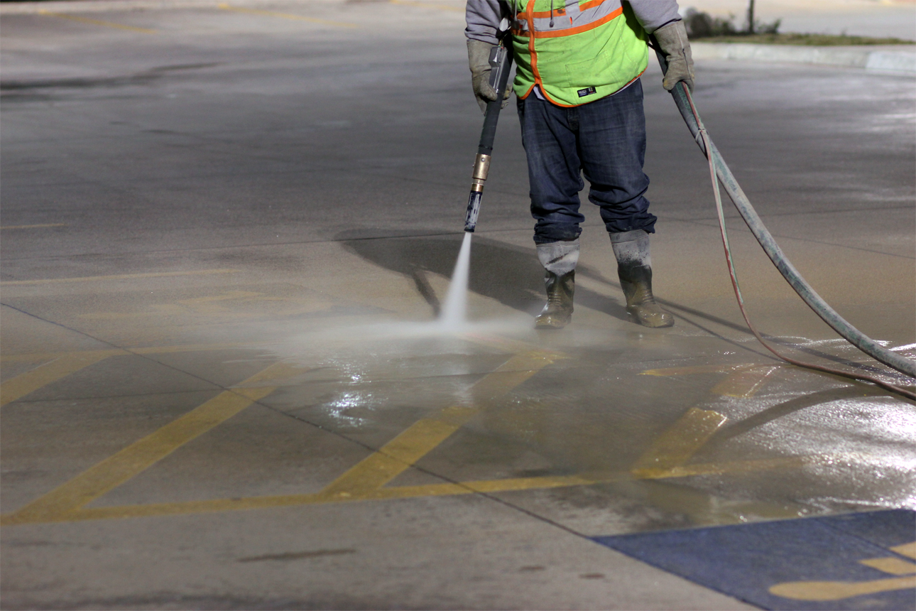 Sandblasting and dustless blasting - Line stripe removal