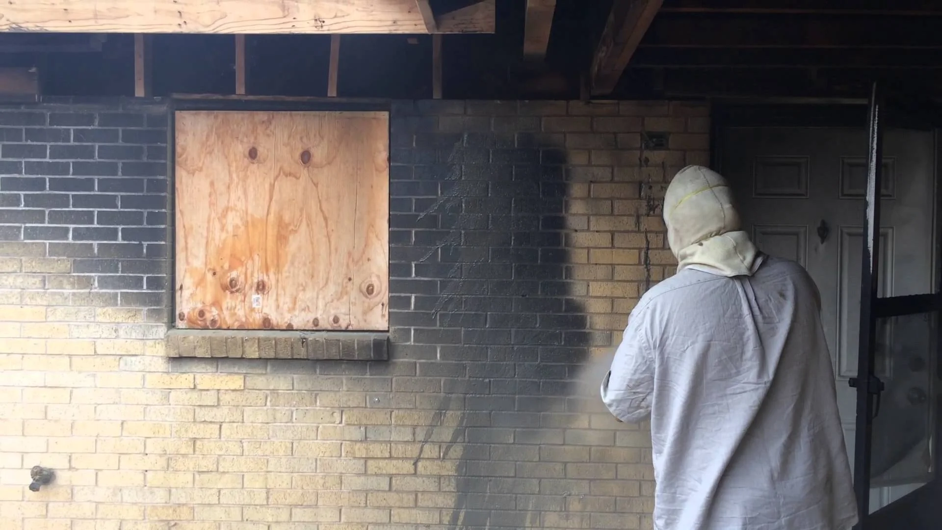 Dustless blasting - Cleaning fire damage from brick and wood