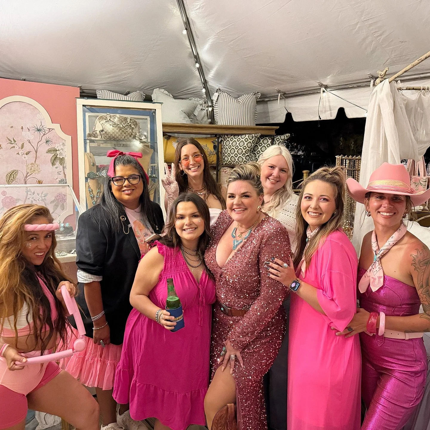 💗pretty in pink💗

 @zapphall prom is always my favorite night of the show, so it deserves a moment on the feed. did it take me a week to recover? sure. do I spend most of that night running in circles trying to find my friends? of course. but do I 