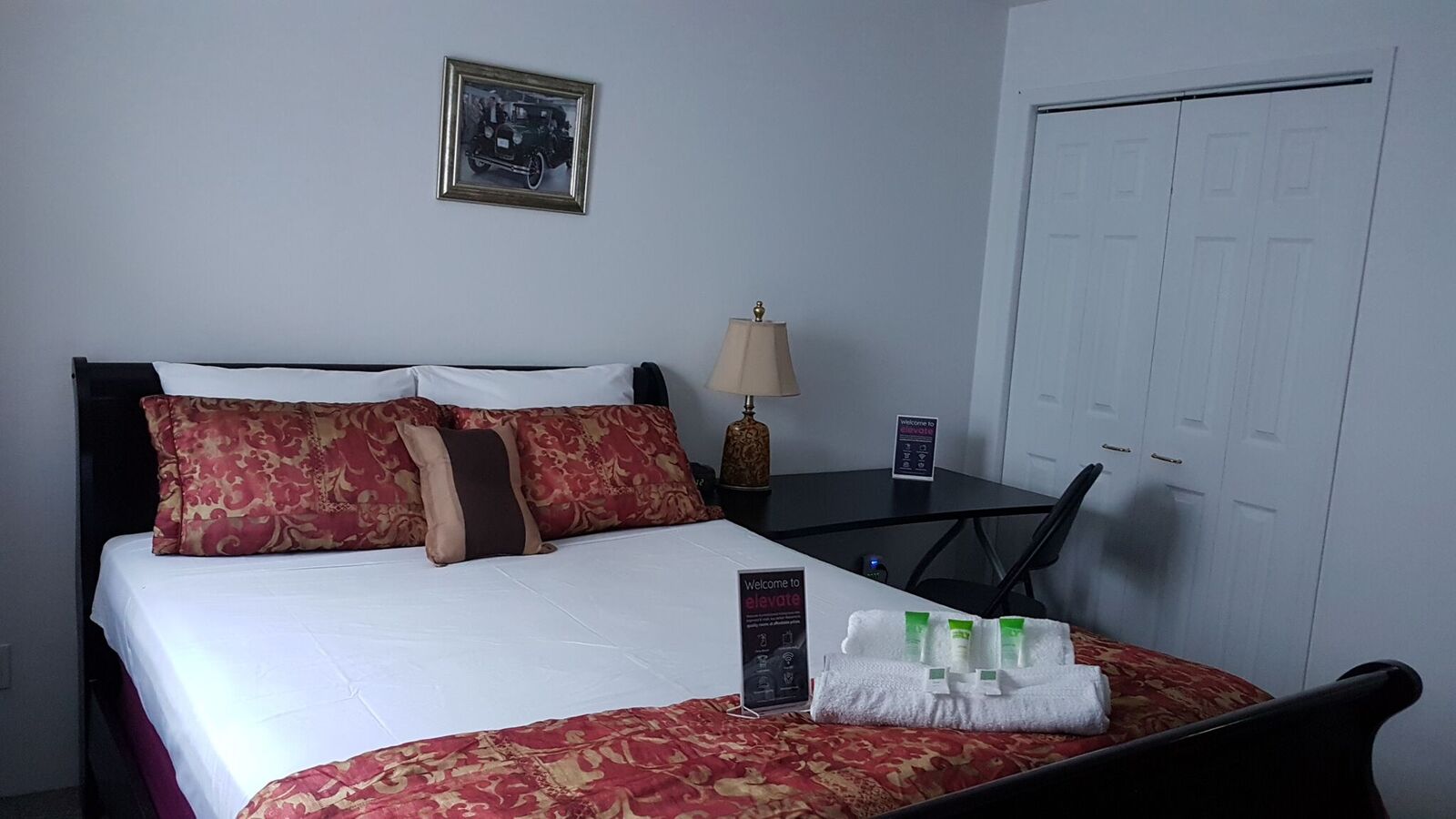 Delux room.jpeg