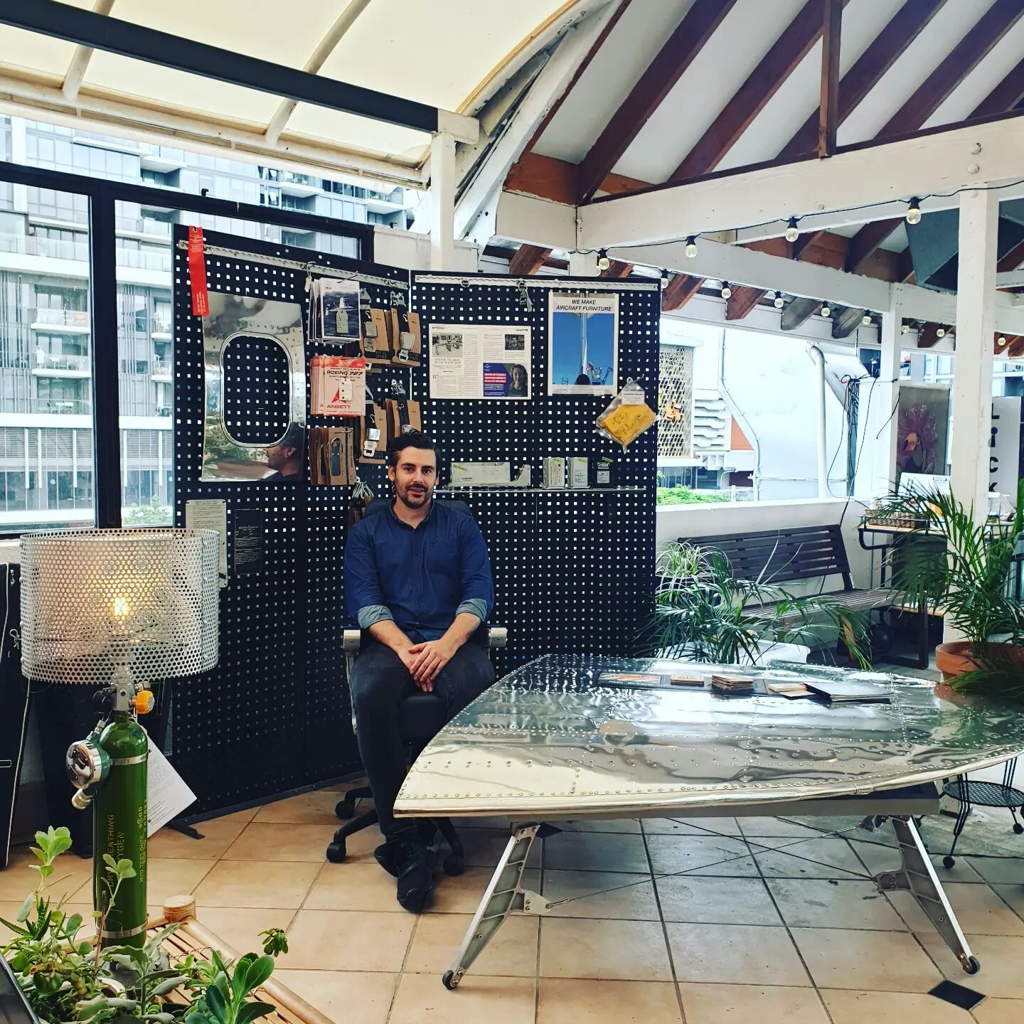 Got my stall set-up 3m from the bar! With my reclaimed aircraft table, bottle openers and other bits and pieces. Best spot. 

#sparrowlandshortfilmfestival #relicdesignandcraftco #aviationfurniture #aircraftfurniture #bespokefurniture #furnituredesig