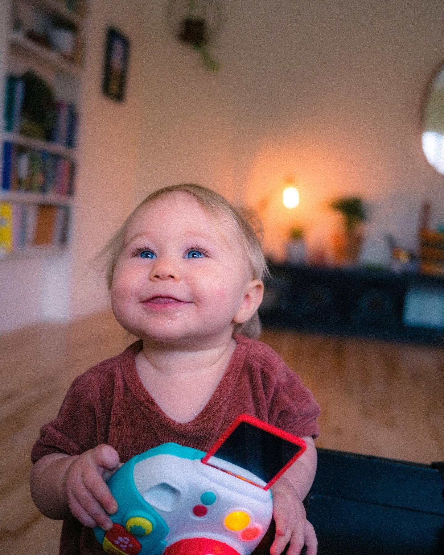 Attempting to brainwash my daughter into liking the things that I like from a very young age 😤📷

.
.
.
.
.
.

#nowherediary #35mm #fujiframez #x100v #x100f #documentlife #fujiweekly #fujilove #fujimag #pdxphotographer #fujifilm #cinebible #pdxprodu