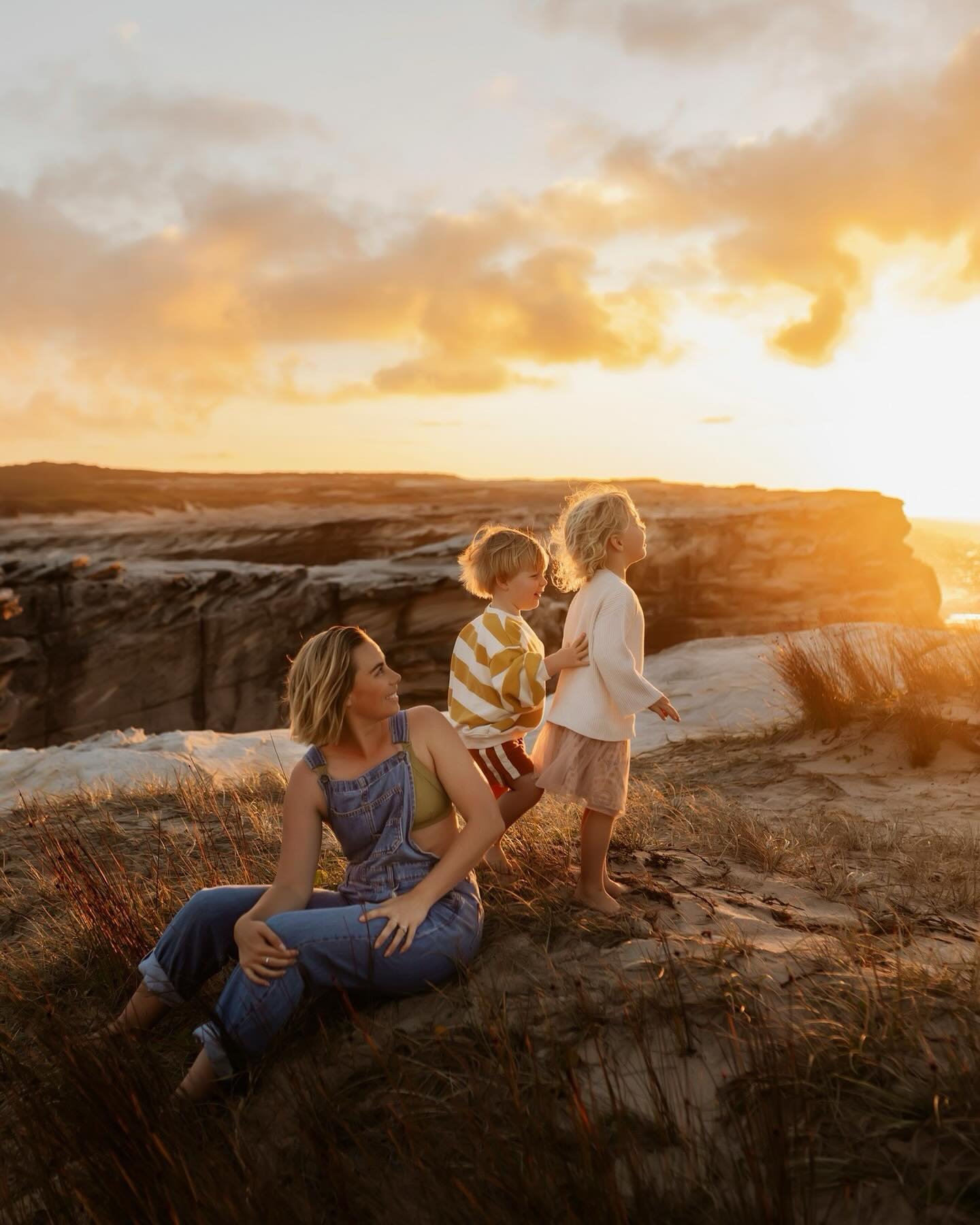 A mumma and her babes! Just taking in nature, its surroundings and their beautiful connection. So many giggles.

Captured at the @imperfectionworkshop by @emmawandphotography 

#serenajonesphotography #fullsun #playingwithlight #sunrise #beach #mater