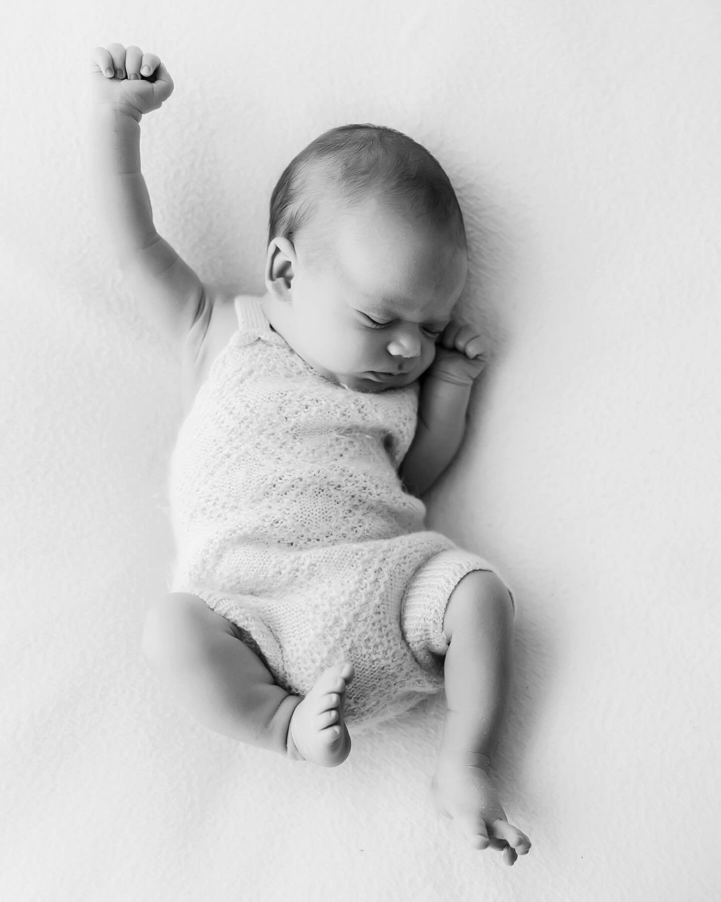 Keeping the studio nice and toasty for the little squishes in the next few months. First time meeting this beautiful family and he was so good for me.

#serenajonesphotography #newborn #newbornphotography #newbornphotographer #sydneynewbornphotograph