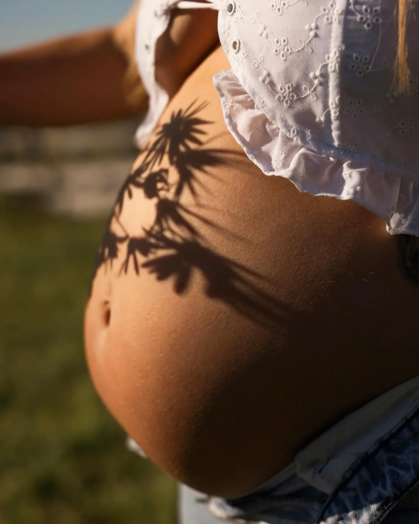 Pregnant and dancing in the daisies 🌼.

I have 5 dates available for the year.....WILD! Booking in dates for 2026. Please get in touch if you would like a Summer session.

Captured at @soul_awakenings__workshops_ 

#serenajonesphotography #maternity