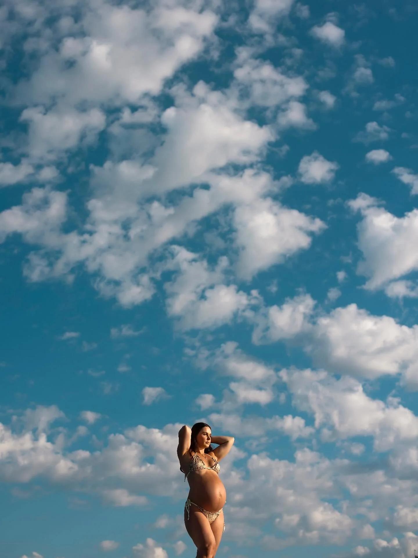 The clouds this morning were insane as was this mumma!

I used to shoot so much negative space, need to bring it back. 

Captured at @jadelewisphotography shoot along

#serenajonesphotography #maternityphotography #maternityphotography #maternityphot