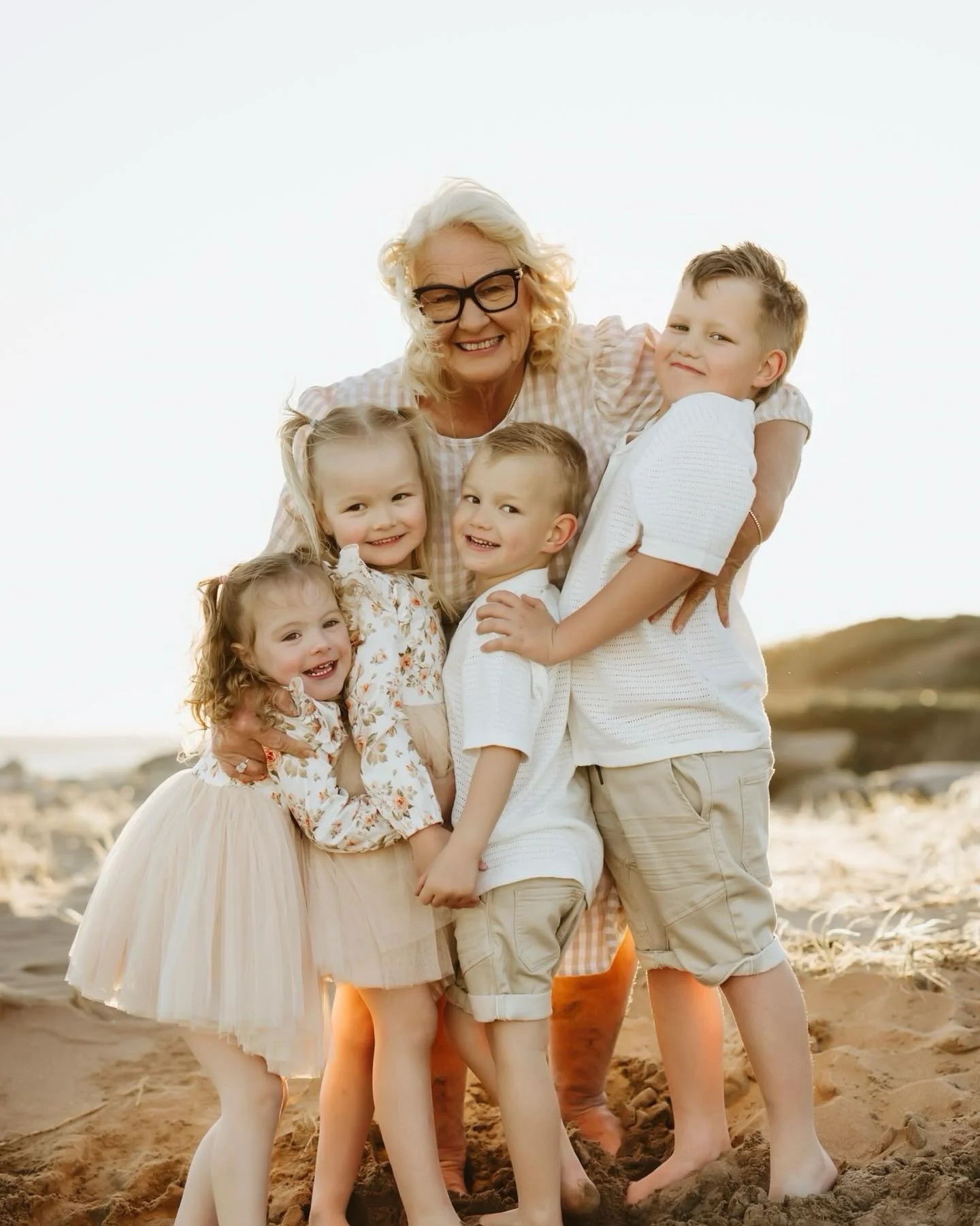 A gift for nan!  I love this gift idea. How special to have a photoshoot with your family to hang on the walls. The cousins all get to have have photos together and hang out.

Gift Voucher are the perfect Christmas Present.

#serenajonesphotography #