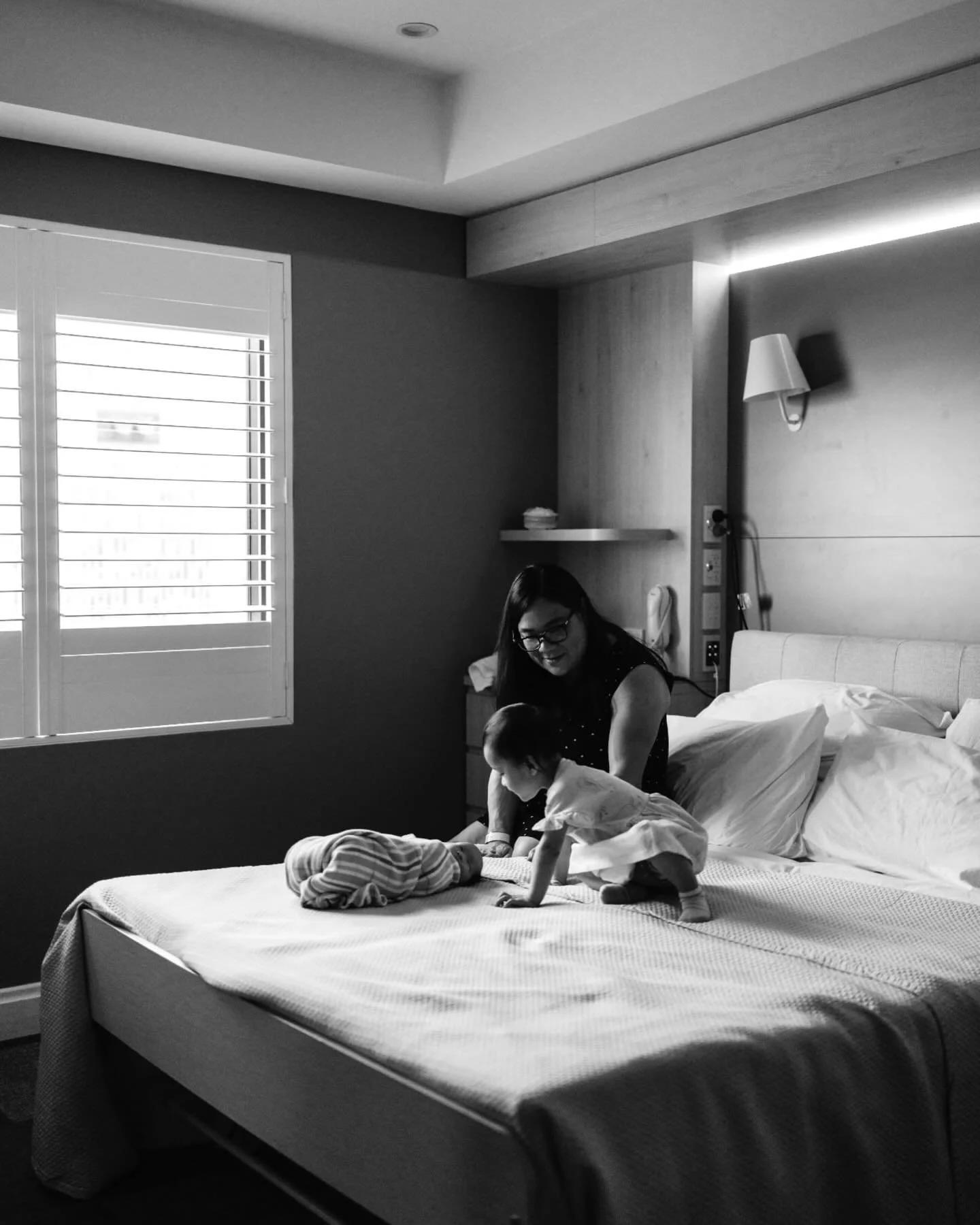 Capturing a sibling meeting their new brother/sister is the sweetest thing! So much love, curiosity, confusion, and the same question&hellip;.can we play now? It is the best!

#serenajonesphotography #hospitalsession #fresh48photography