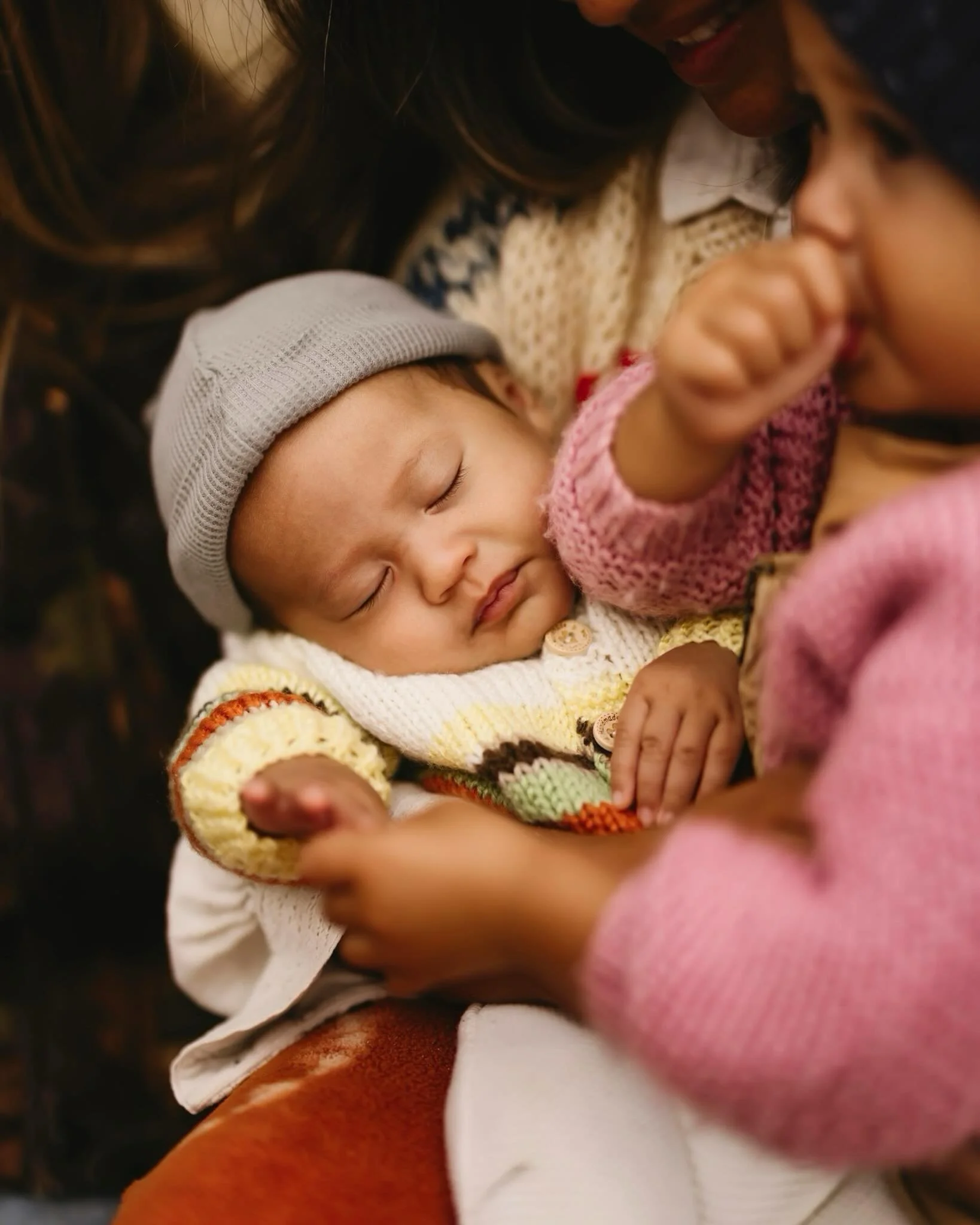 Wrapped in layers of warmth and love 🤍

There&rsquo;s something so magical about an outdoor newborn session in cooler weather.

Snuggled up in cozy knits, these sessions are a beautiful reminder that even in the cooler seasons, life is full of warmt