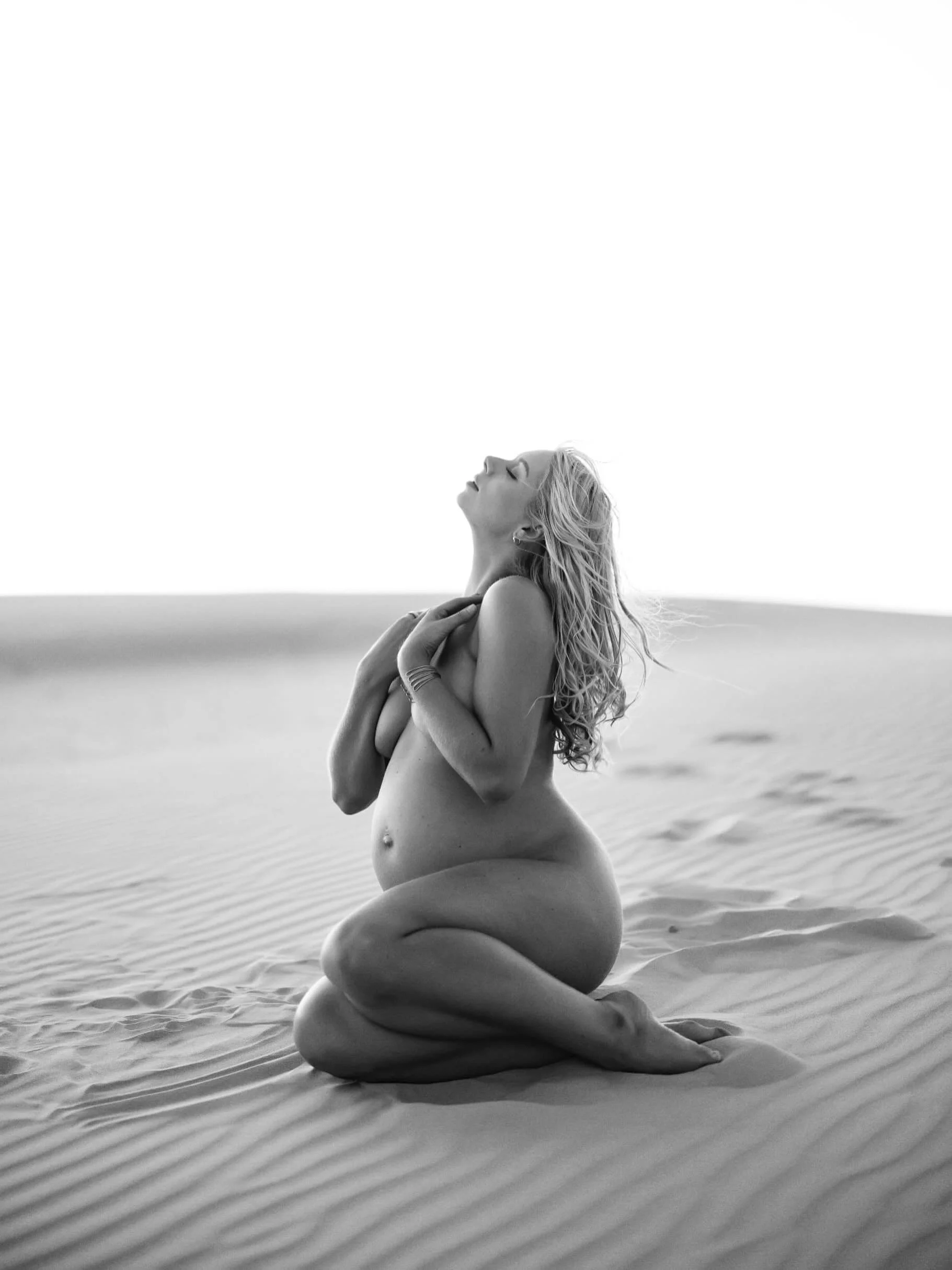 Finalising this gallery and in total awe of this mumma!

A woman&rsquo;s body is powerful
A mothers love so powerful 
And this season deserves to be remembered ✨

Captured at @rawimagephotography_  shoot a long. 

#serenajonesphotography #maternity #
