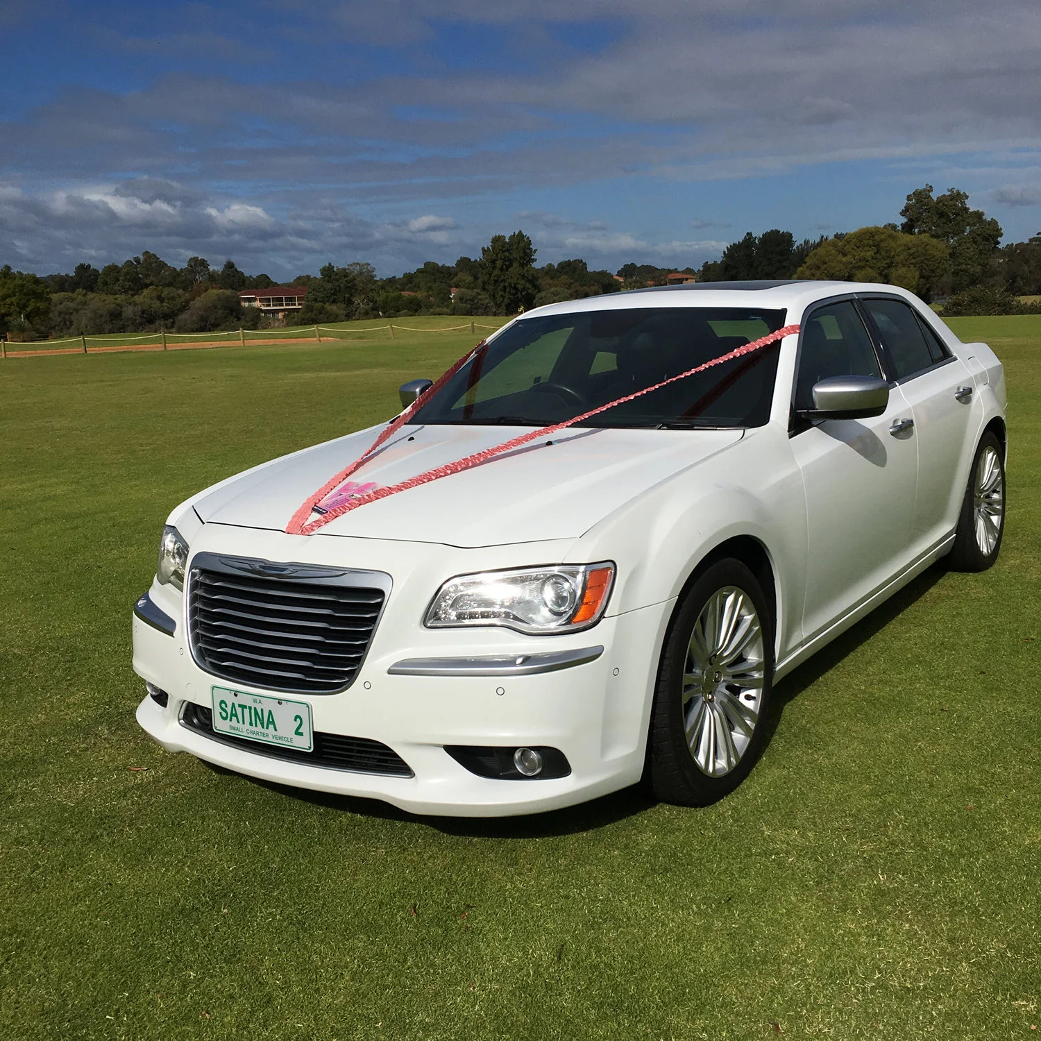 chrysler 300c white