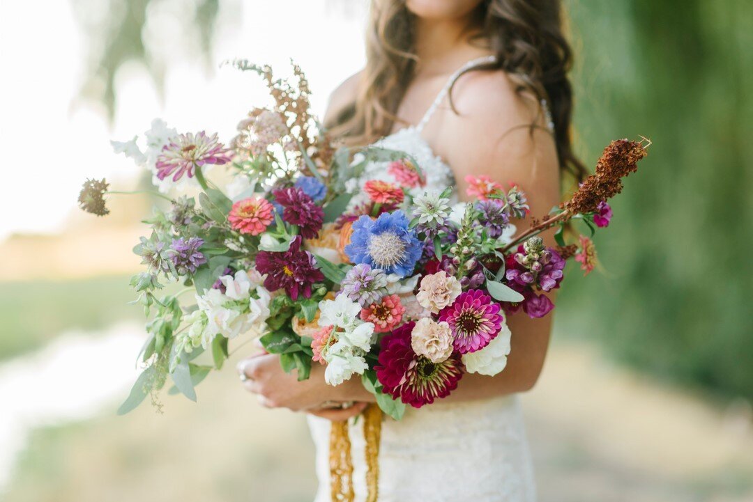 I just love @alyonaobornphotography for sending me these details of these gorgeous blossoms. All locally sourced florals for these bridals. ⠀⠀⠀⠀⠀⠀⠀⠀⠀
Photo @alyonaobornphotography ⠀⠀⠀⠀⠀⠀⠀⠀⠀
Floral designer @plushfloral⠀⠀⠀⠀⠀⠀⠀⠀⠀
Dress @laneigebridal_i