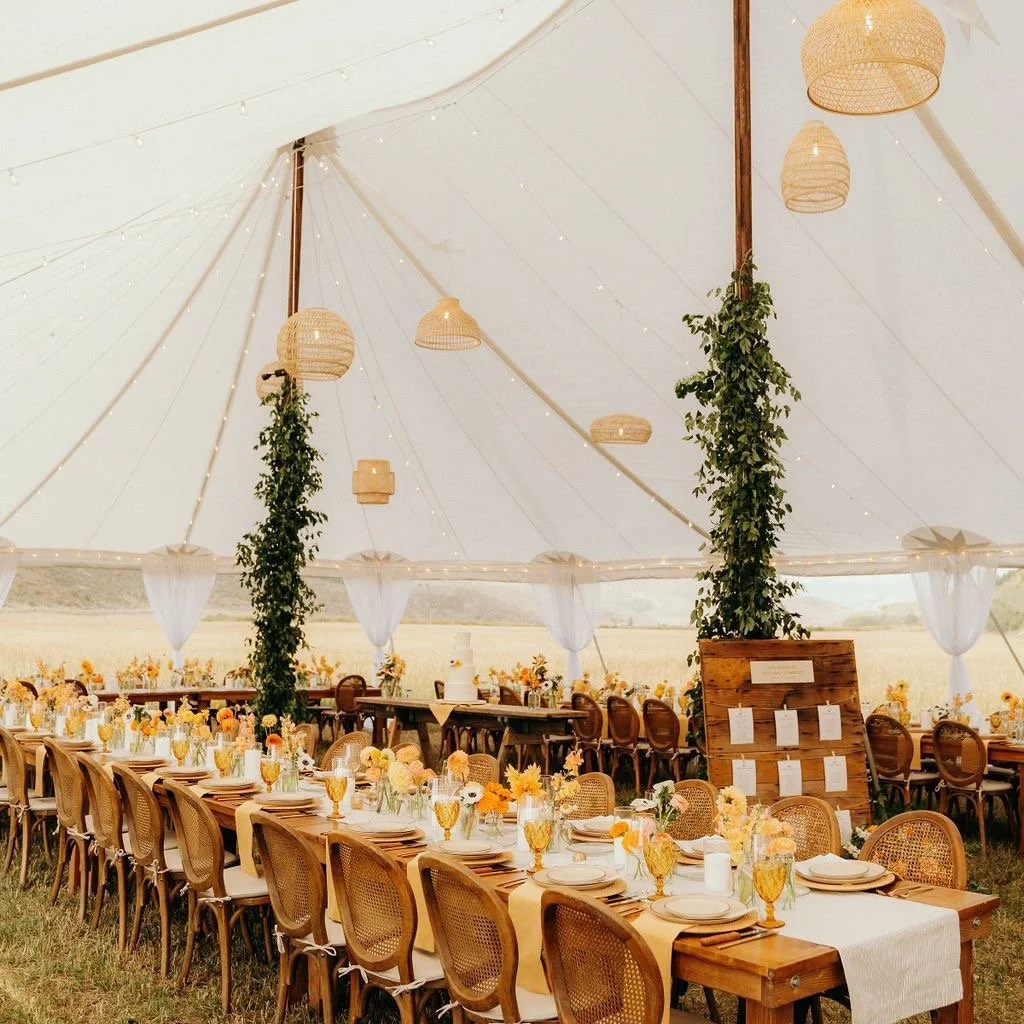 The hues of oranges, yellows was so incredibly playful to be able to design with. We had the privilege of working with some wonderful clients + vendors at this private location.

Featured in @rockymtnbride
Photographer @sarahpennyphotography
Event co