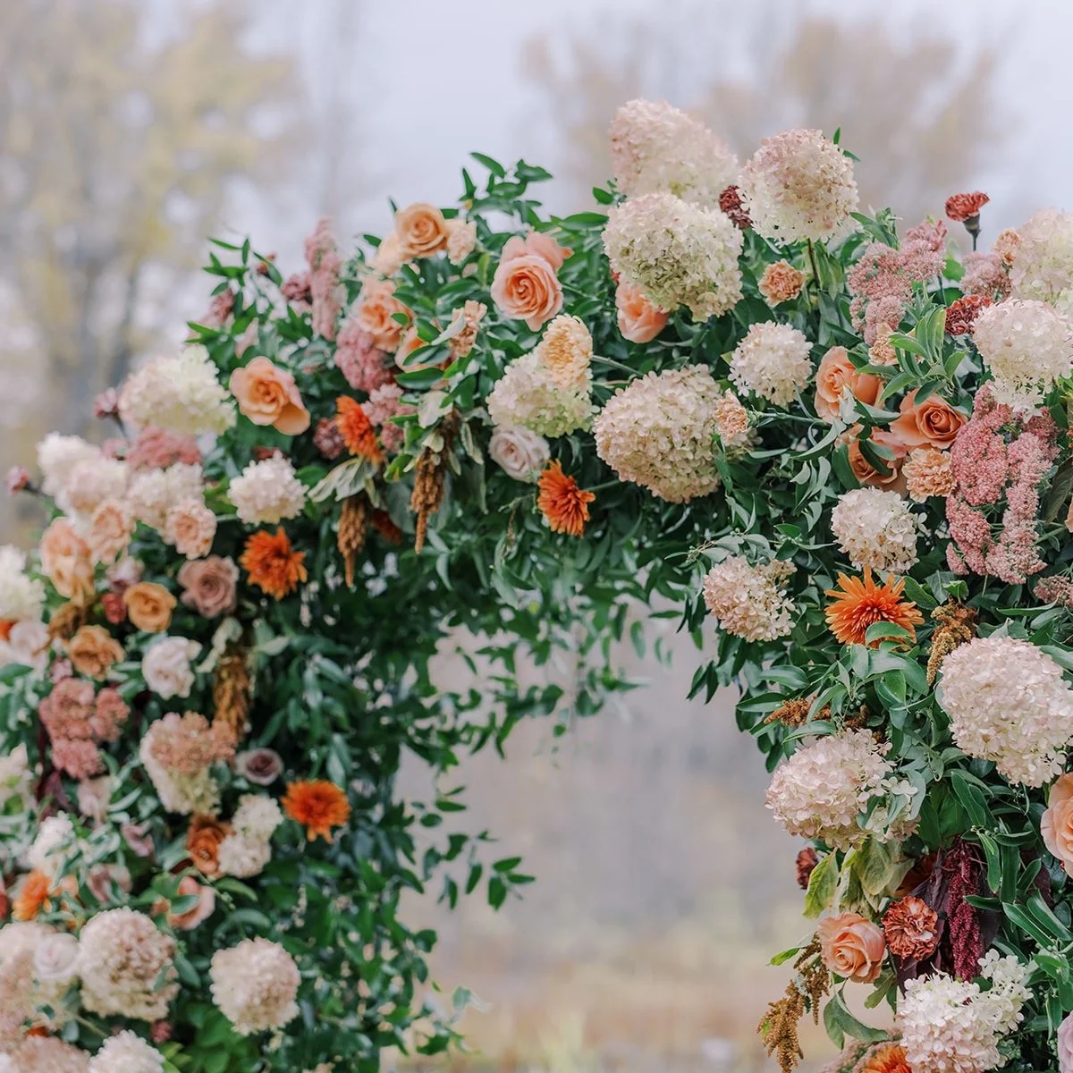 Featured in: @rockymtnbride 
Planner: @lathamstevensevents
Photographer: @marykatesteele
Floral: @plushfloral
Venue: @antelopetrails
Rentals: @atwood.design
Creative Direction: @thebridaltheory
Paper: @plumecalligraphy
HMUA: @madeupandcuttinup
Creati