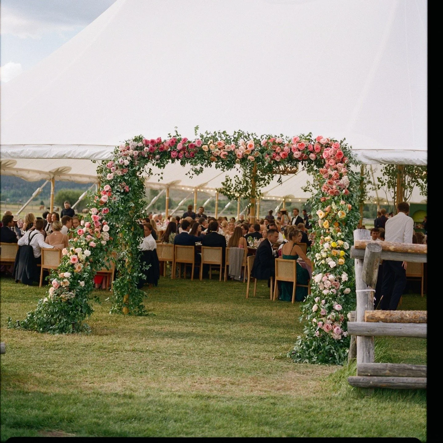 Congratulations to this sweet couple!! @cheyhuntley 🤍
Event Planner @wildrosejh 
Photo: @hallemorganwed
Florals: @plushfloral
Furniture: @atwood.design
Venue: @diamondcrossranchweddings
Catering: @genevievecateringjh
HMU: @traceygarciamua
Linens: @b
