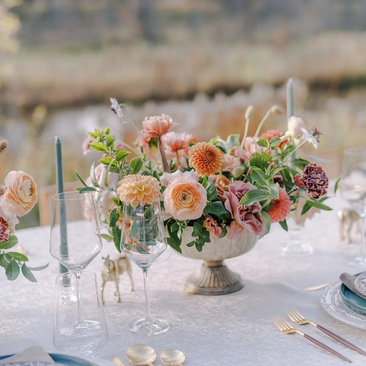 Fall tones but make it lush + textured 🍃

Featured in: @rockymtnbride
Planner: @lathamstevensevents
Photographer: @marykatesteele
Floral: @plushfloral
Venue: @antelopetrails
Rentals: @atwood.design
Creative Direction: @thebridaltheory
Paper: @plumec