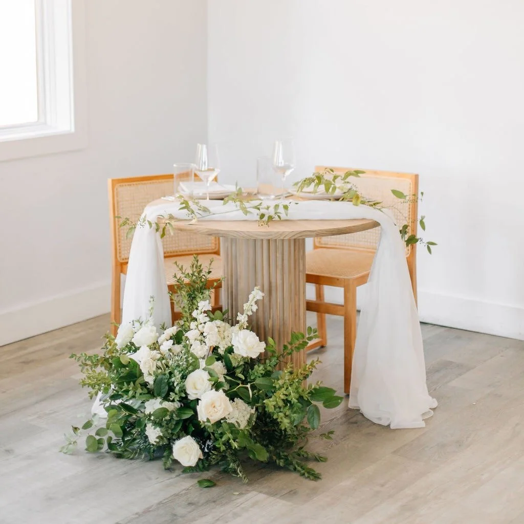 Sweetheart Table ✨

@atwood.design
 @plushfloral
 @thelindenhouseevents 
@the_avenues_rexburg