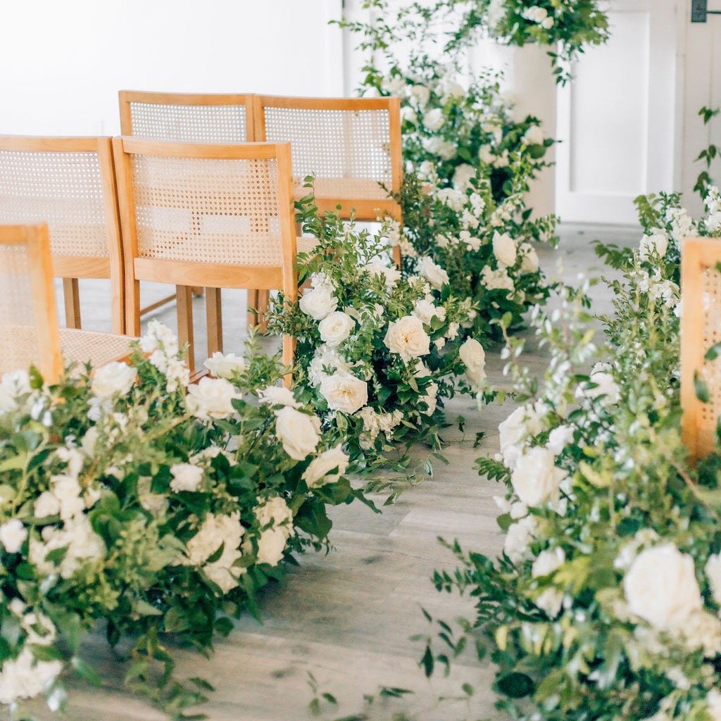White is the new black I hear, and it is always in style no matter what the theme is. Timeless, classic, and elegant. Get ready to see this color trending so much for 2026 wedding season. 🍃

Photography @makayliemasonphoto 📷
Rentals @atwood.design 