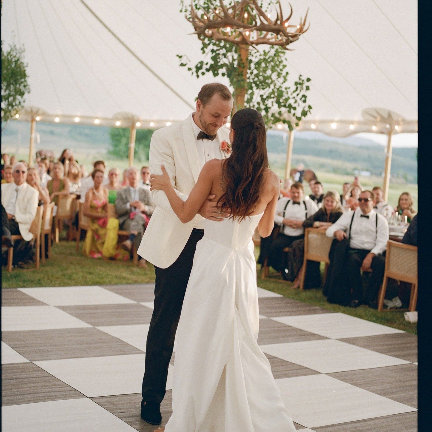 Little details highlighted from this wedding day. Congratulations to this sweet couple!! @cheyhuntley 🤍
Thanks to all the wonderful vendors who made this event possible ✨

Wedding Venue: @diamondcrossranch @diamondcrossranchweddings
Photography: @ha