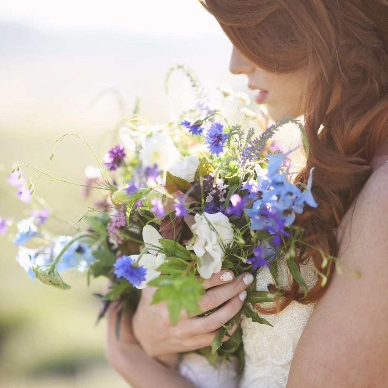 Local wildflowers + summer weddings are here - we source and support as much local community as possible. Grateful for the clients we get to serve for 2026 wedding season.

Photography @alyonaobornphotography