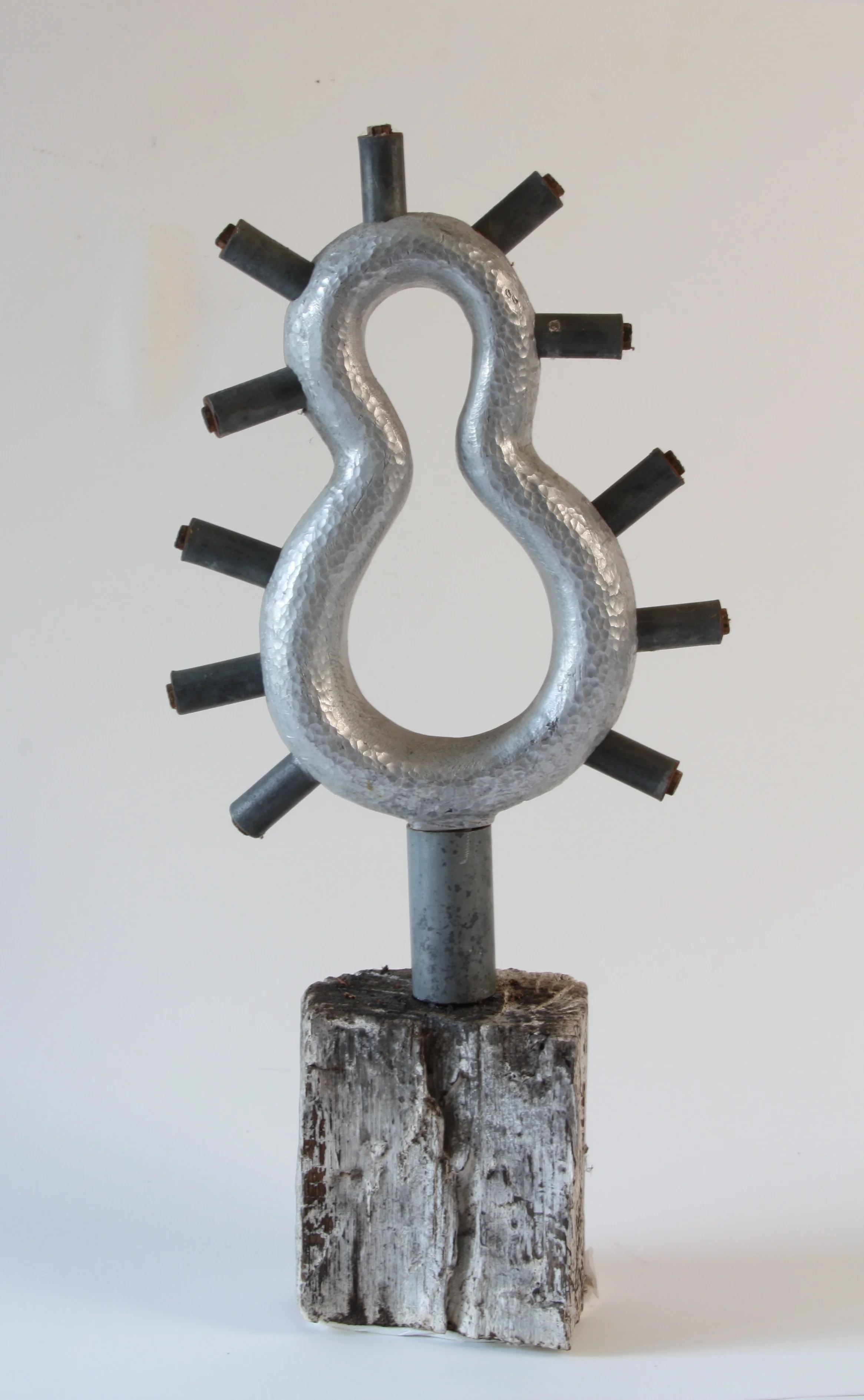 Eight Form with Pipe