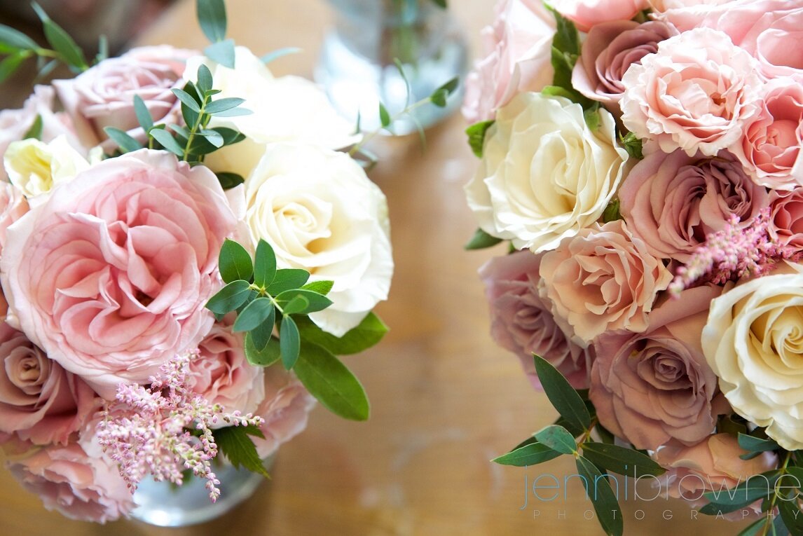 Wedding flowers containing cream and light pink roses by Stunning Flowers, Perthshire.