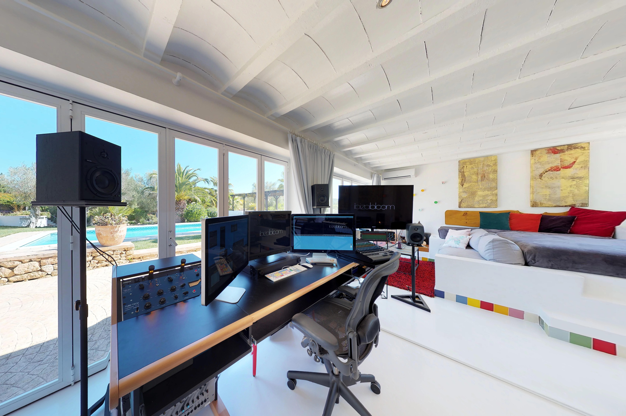 IBIZA-BLOOM-EDITING-SUITE-BY-DAY-08262018_223917_2000_1330.jpg