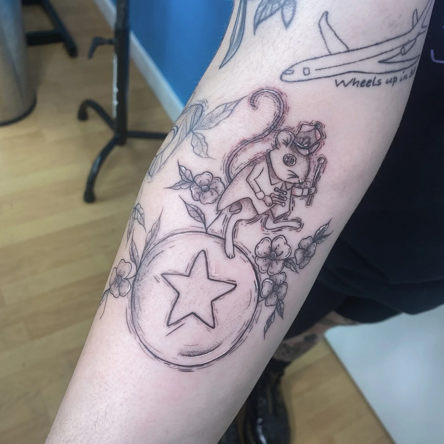 Just a little circus mouse living his best life 🐁🎺
Thanks @katie220022 for giving this little guy a home, nice and snug in your elbow ditch 👌

🖤 done at @infiniteworldstattoo 
💀 done using @aftercare_collective &amp; @metalfingers.com.au 
.
.
.

