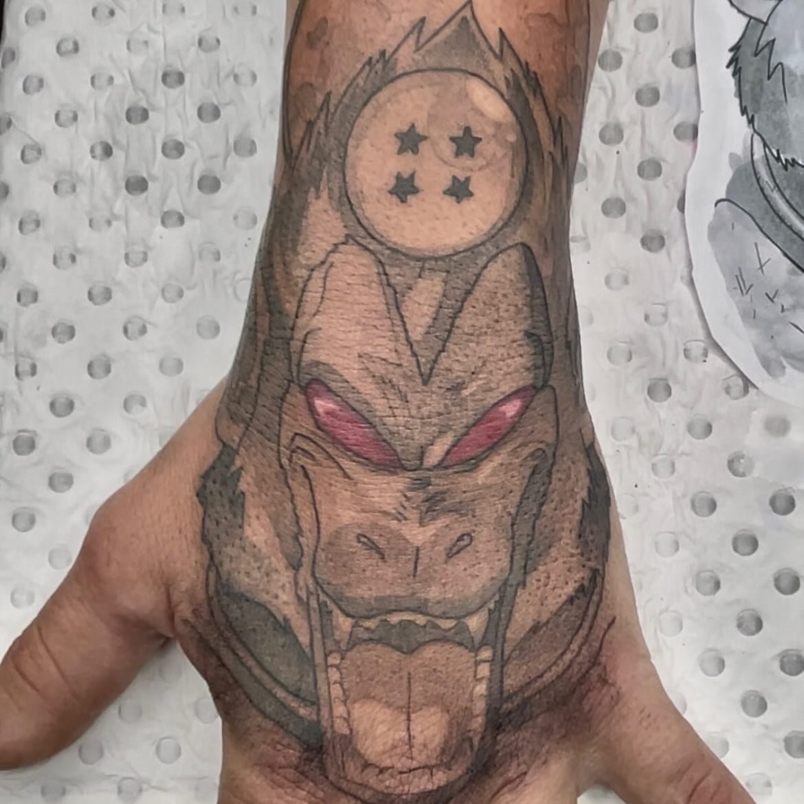 Oozaru hand piece done at @infiniteworldstattoo 
#dbz #dbztattoo #anime #animetattoo #otaku #otakutattoo #adelaide #adelaidetattoo #geek #nerd #goku #gokutattoo
