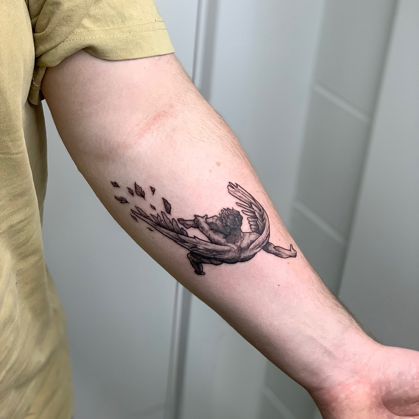 🪽ICARUS🪽 
always such an honour to do first tattoos for people, thankyou so much for the trust, Josh 😄 
design provided by client. 

I hope everyone had a beautiful Easter long weekend, I&rsquo;ll be replying to everyone really soon, thanks for yo