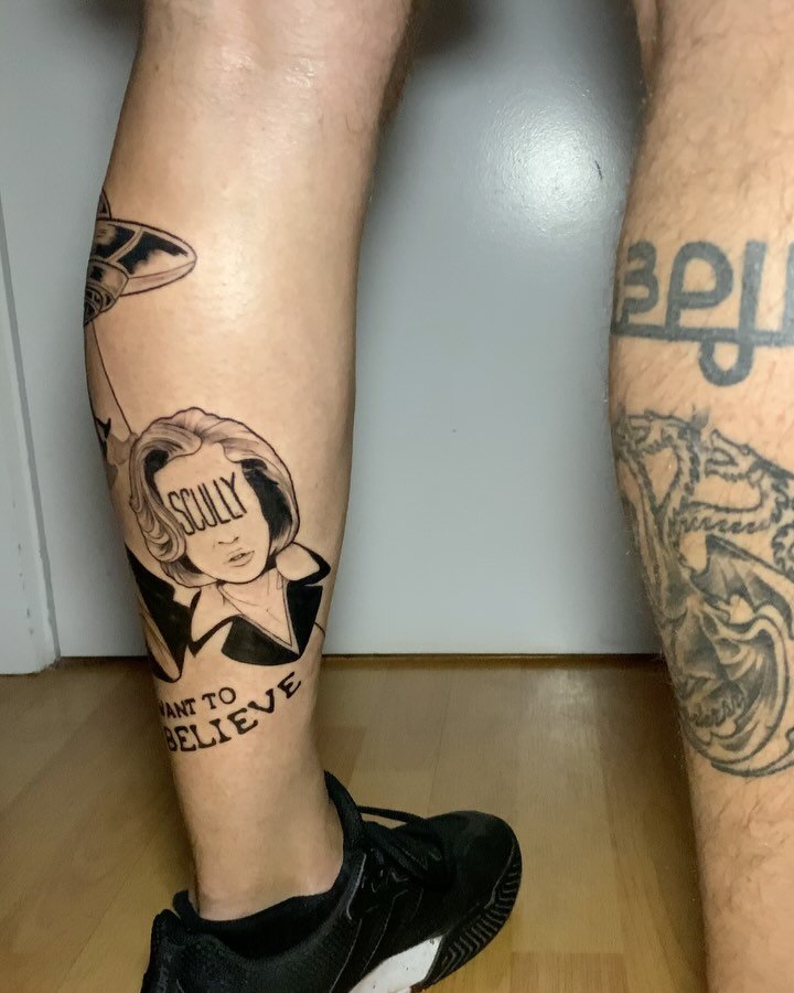 mulder &amp; Scully X-files piece for daz! 
(Design provided by my lovely regular Kayla who set this appointment up as a gift 🥰) 
warps a fair bit but I loved how it turned out nonetheless! thanks guys 💚✨🛸📂
👾MADE AT @infiniteworldstattoo 
👽USIN