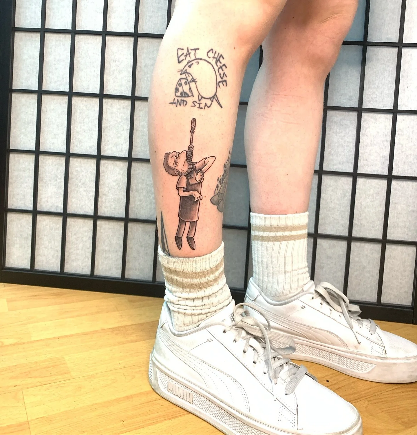 fair enough moe 😅 
can anyone else hear him belting emo tunes to his bar rag at the tavern like I&rsquo;m sure a lot of us did at 14? 
as always such a pleasure to do simpsons tattoos especially on @twiggythepigg.y 😄 thanks again lovely 🖤
👾MADE A