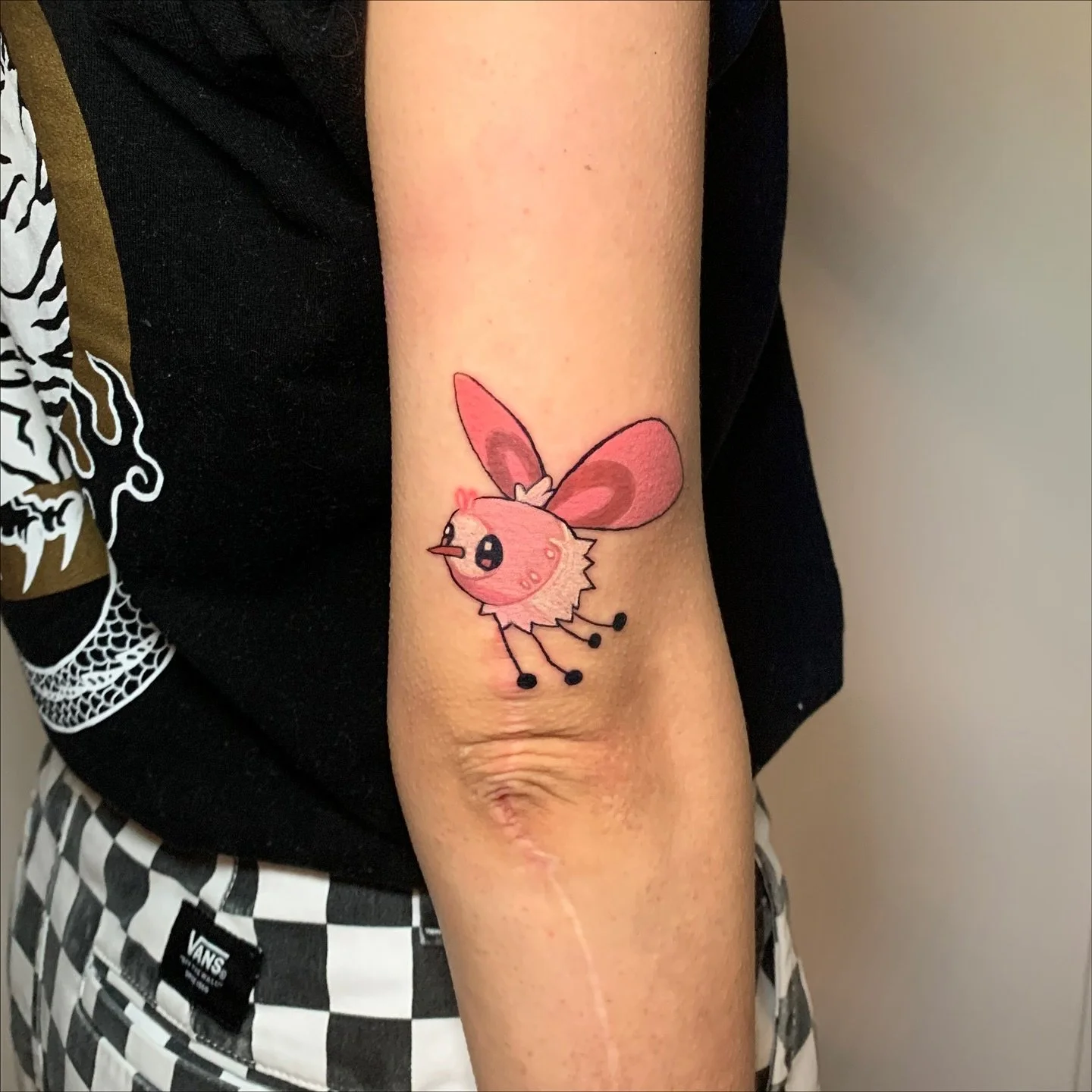 some lil cutieflies for our very own @mattebat_tatts !! thankyou so much for lettin me give you some lil buzzy guys to lift ur elbows 🥹 such a fun lil set of bangers, everyone go suss their work too!! 
👾MADE AT @infiniteworldstattoo 
✨USING @afterc