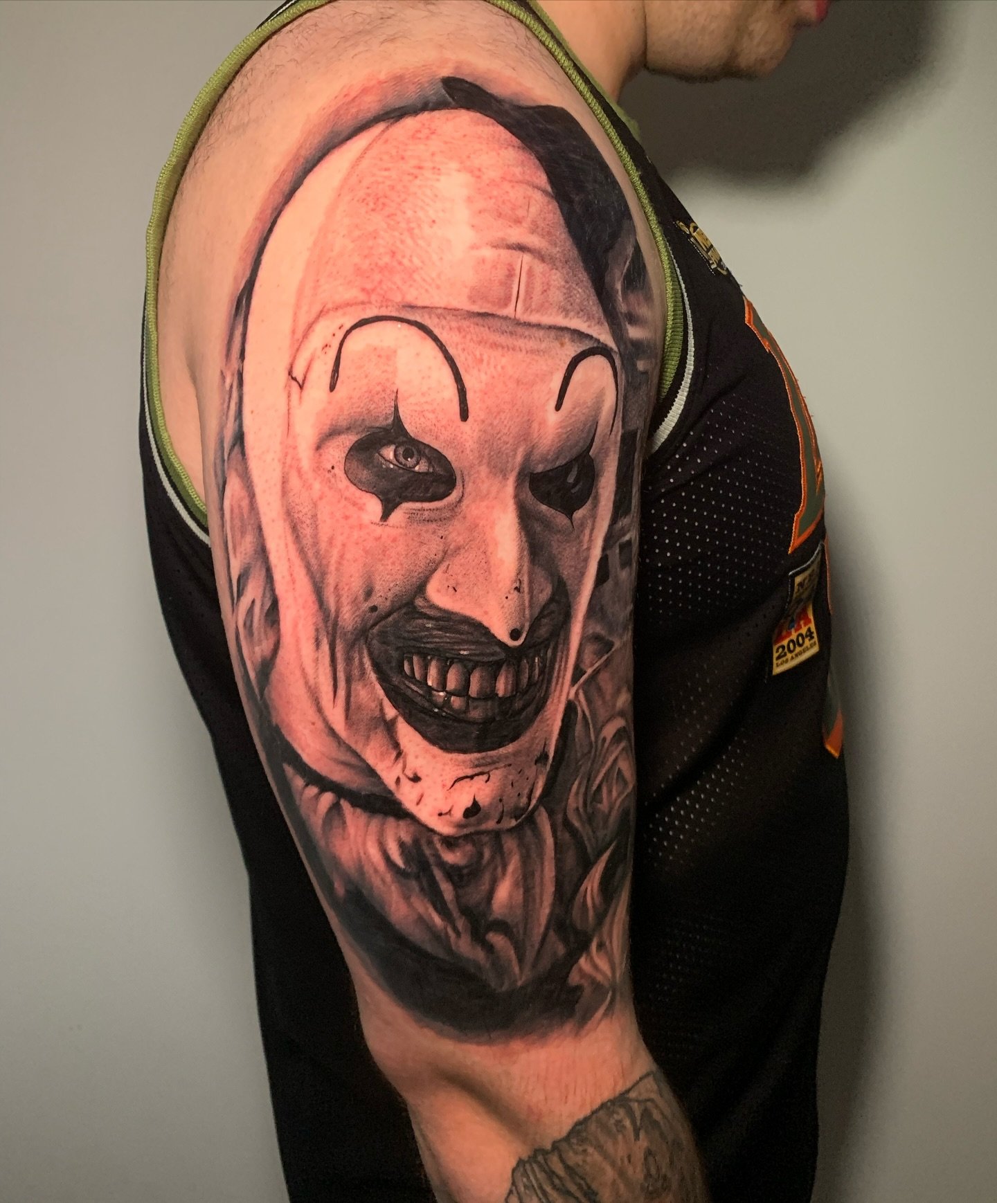 MORE HORROR CLOWNS PLS AND THANKYOU 🙏🏻
one of my favourites, art the clown from terrifier for the amazing @jt3four who sat incredibly for me today whilst we smashed this one out! next on the bucket list is twisty from American horror story if anyon