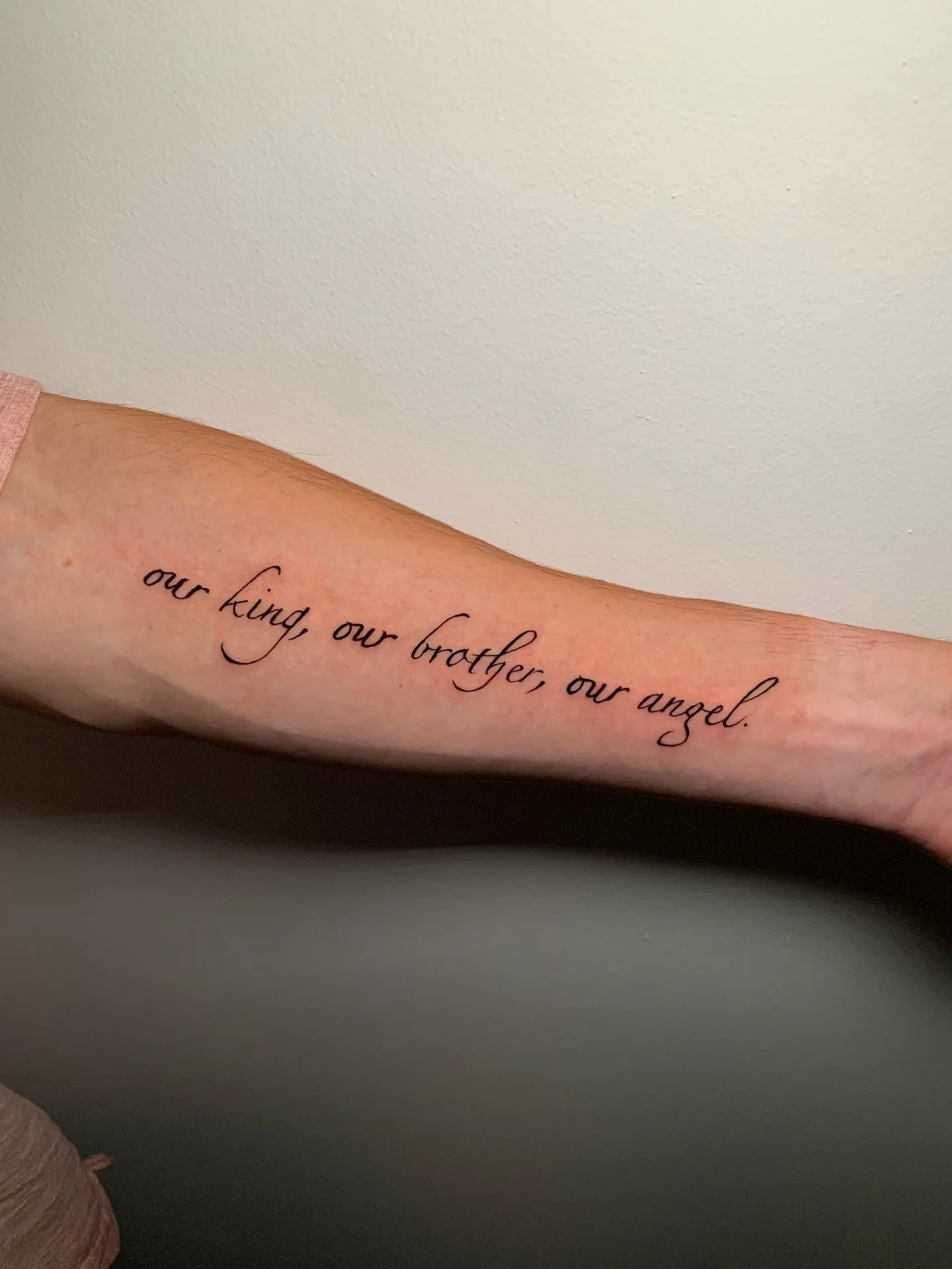 our king, our brother, our angel. 👑🤝🏻🪽
my big brother @braydonnugent got his very first tattoo today to honour our cousin @banshee_adl (we miss you homie 🖤) using lyrics from the song wings by @heyhollymusic that they wrote for Kris. very honour