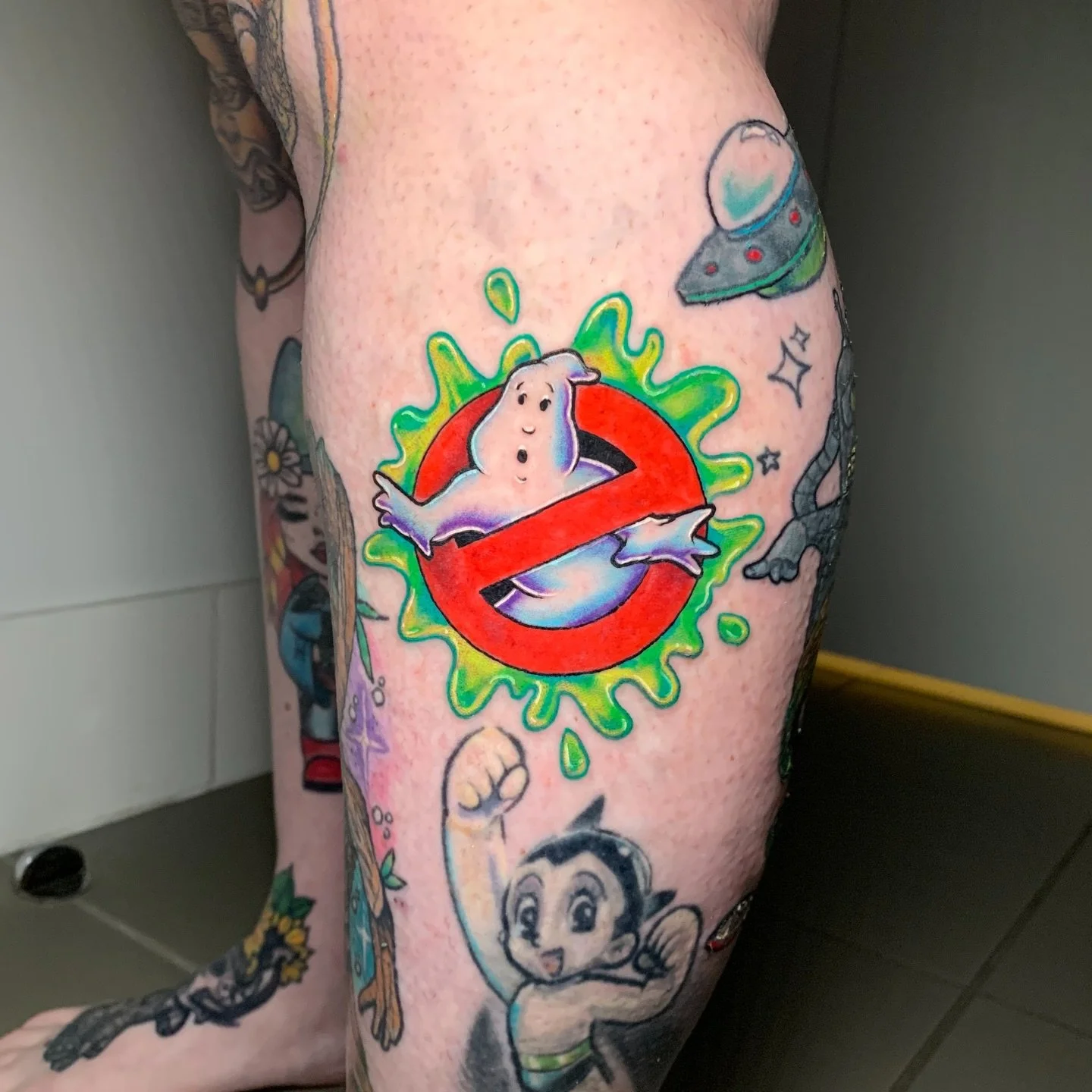 yeah nah but like did you actually even consider that i ain&rsquo;t &lsquo;fraid of no ghosts dude 🤔 👻
feat. Ludo who&rsquo;s about a week into the healing process 💖
(plus bonus smurfette as a goth babe we lined like 4 years ago finally got some c