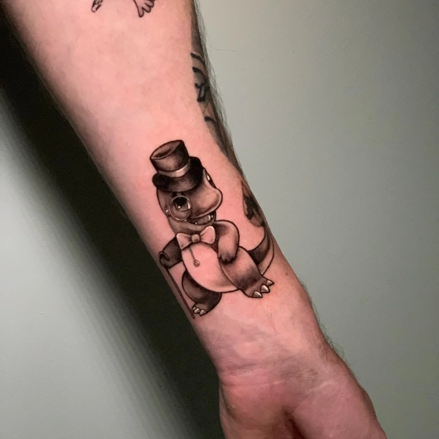 a very distinguished gentleman indeed indeed 🧐 
got to do this cheeky charming little charmander for @samgoldy92  this arvo, thankyou so much for letting me do this funny little idea and for the trust my dude 🙌🏻
👾MADE AT @infiniteworldstattoo 
🔥