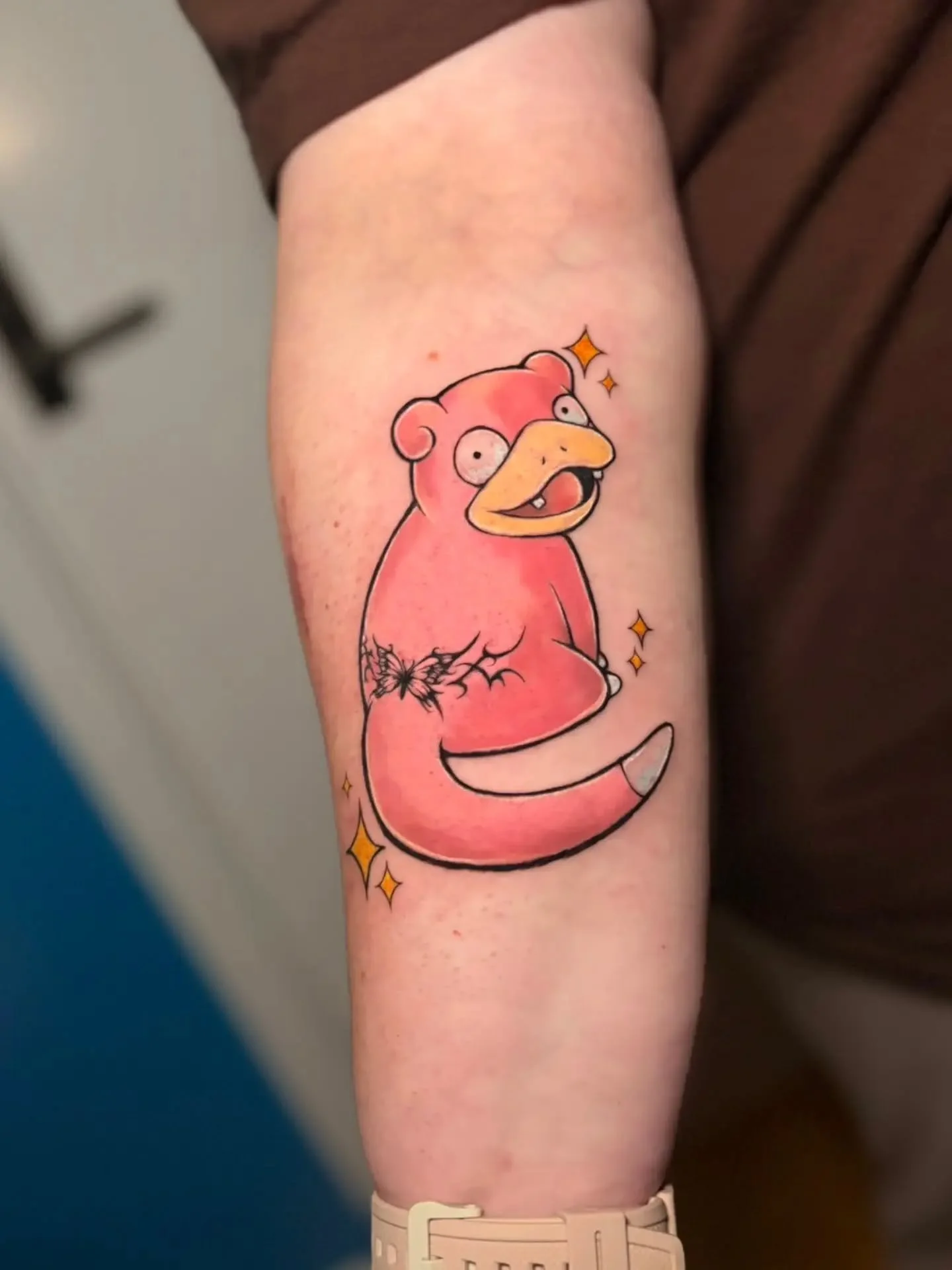 She's beauty and she's grace, she's the family disgrace 🦋

Slowpoke tattoos are cool, but they're even cooler when they have a sweet cybersigilism butterfly tramp stamp, you know? Thanks so much @rachelkittylover for getting this one 🩷 I've been dy
