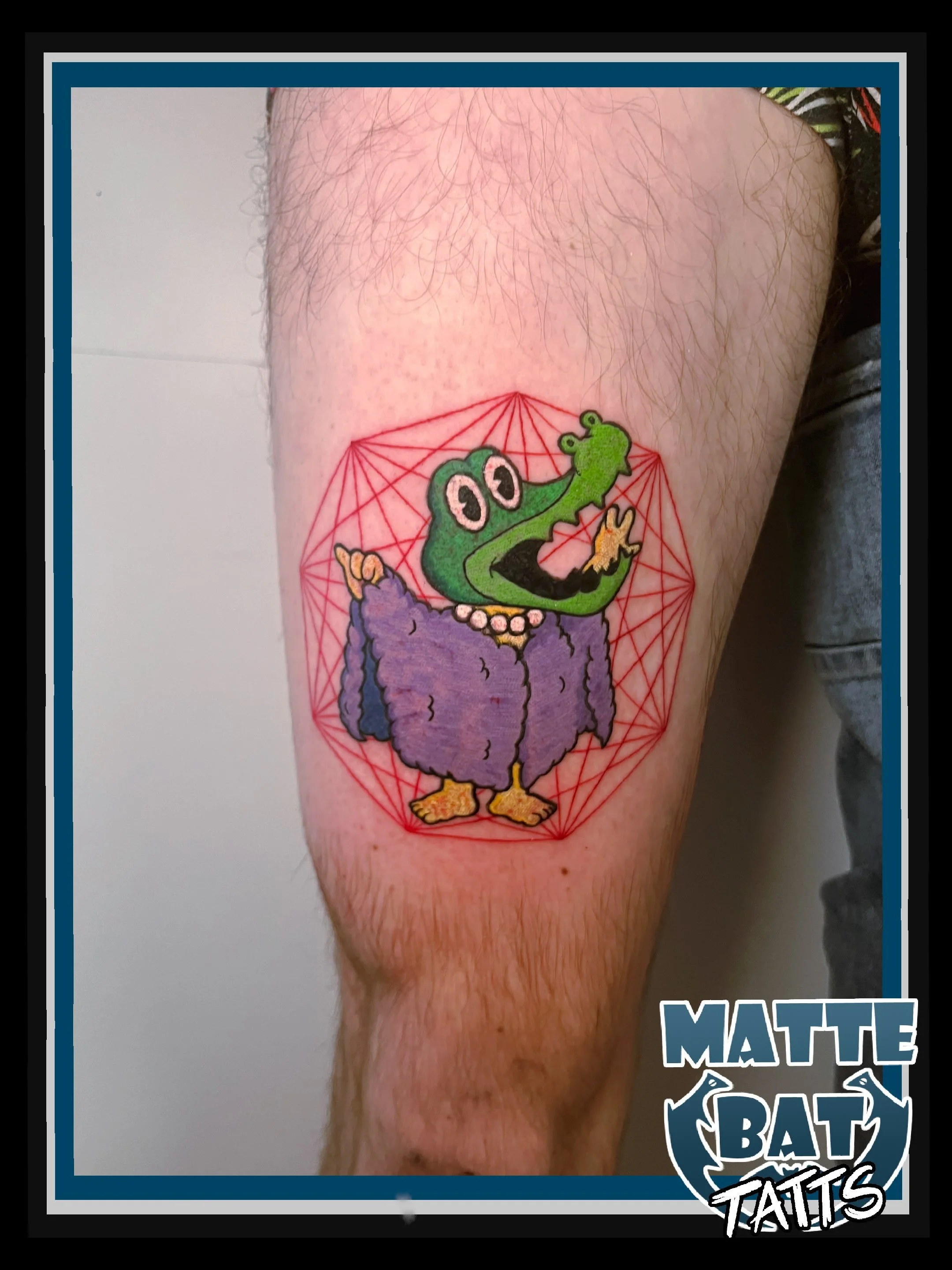 I AM THE LIZARD ̶W̶I̶Z̶A̶R̶D̶ QUEEN! 

A fun little King Gizzard/Simpsons mashup for a banger of a first tattoo! For the amount of clients I have that seem to be big King Gizz fans, I really need to give them a listen, huh? I do love when people brin