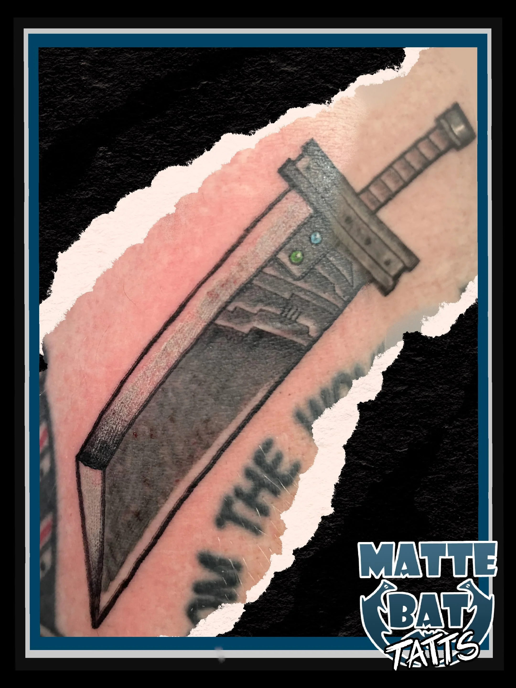 One day I will learn how to edit photos together neatly. Today is not that day. 
 Touching on a bit of trad inspiration for this buster blade! Something for a good friend fill in a bit of an odd gap between tattoos! 

✨BOOKINGS OPEN! DM, Email or fil