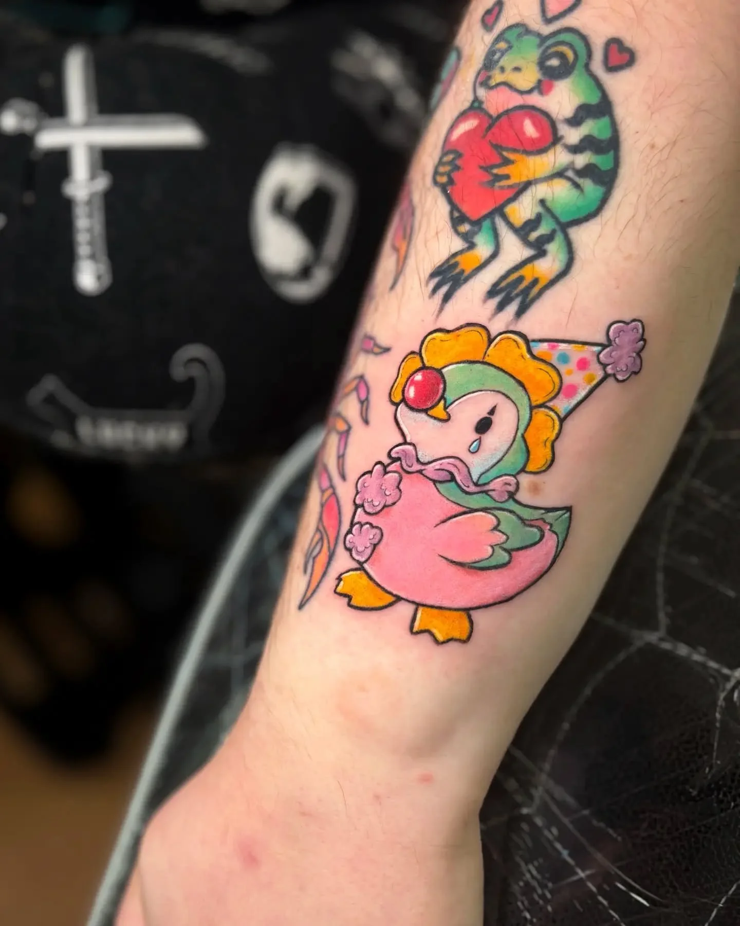 Feeling down? Get yourself a Little Guy! 🦆

@punkcartoon8 is an expert in Little Guys, and it was such a joy to add to the collection! This adorable clown duck has been in my flash since Fringe this year, but this is the first time I got to tattoo h