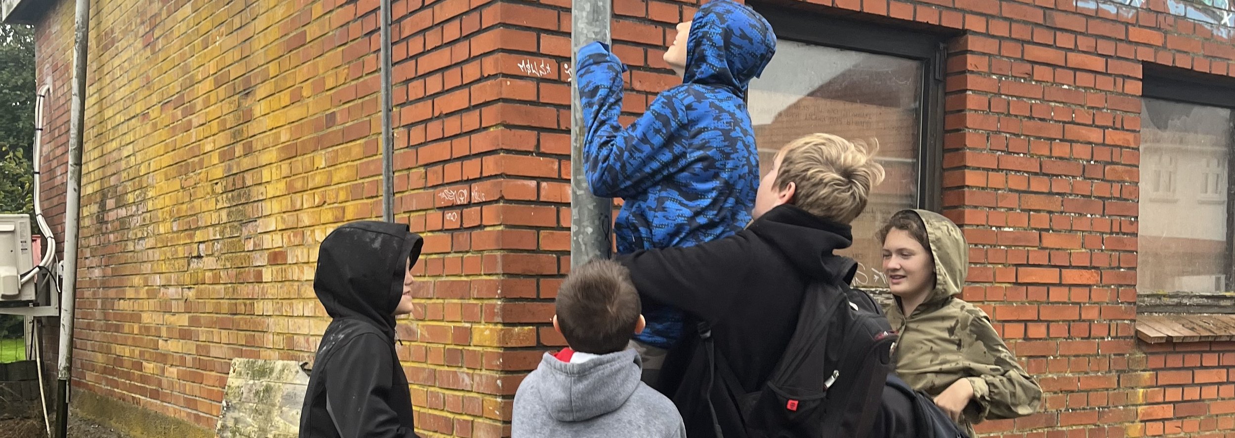    Det sjove var, at man ligesom selv skulle finde på historierne og bruge sin fantasi på en anderledes måde, end når man sidder og tænker inde i et klasselokale og ikke følger med i undervisningen     — Tobias, elev, 5.a Vamdrup Skole — 