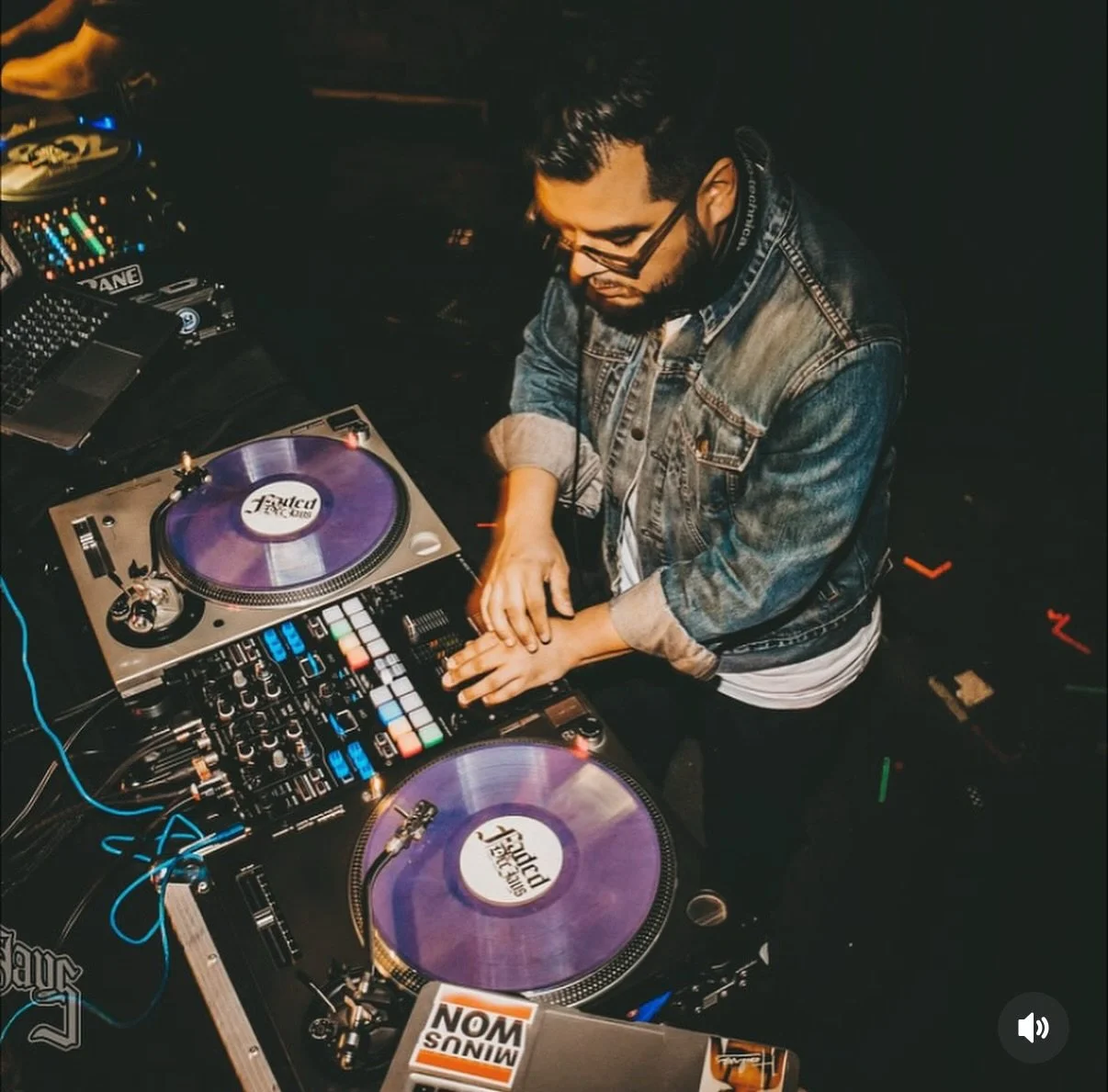 TONIGHT! @mutemor spinning funk, boogie, and disco all-vinyl set 7pm-10pm // FREE &amp; BYOB! 

@chasquisrecords 
217 Cedar St.
Cedar Hill, TX 75104